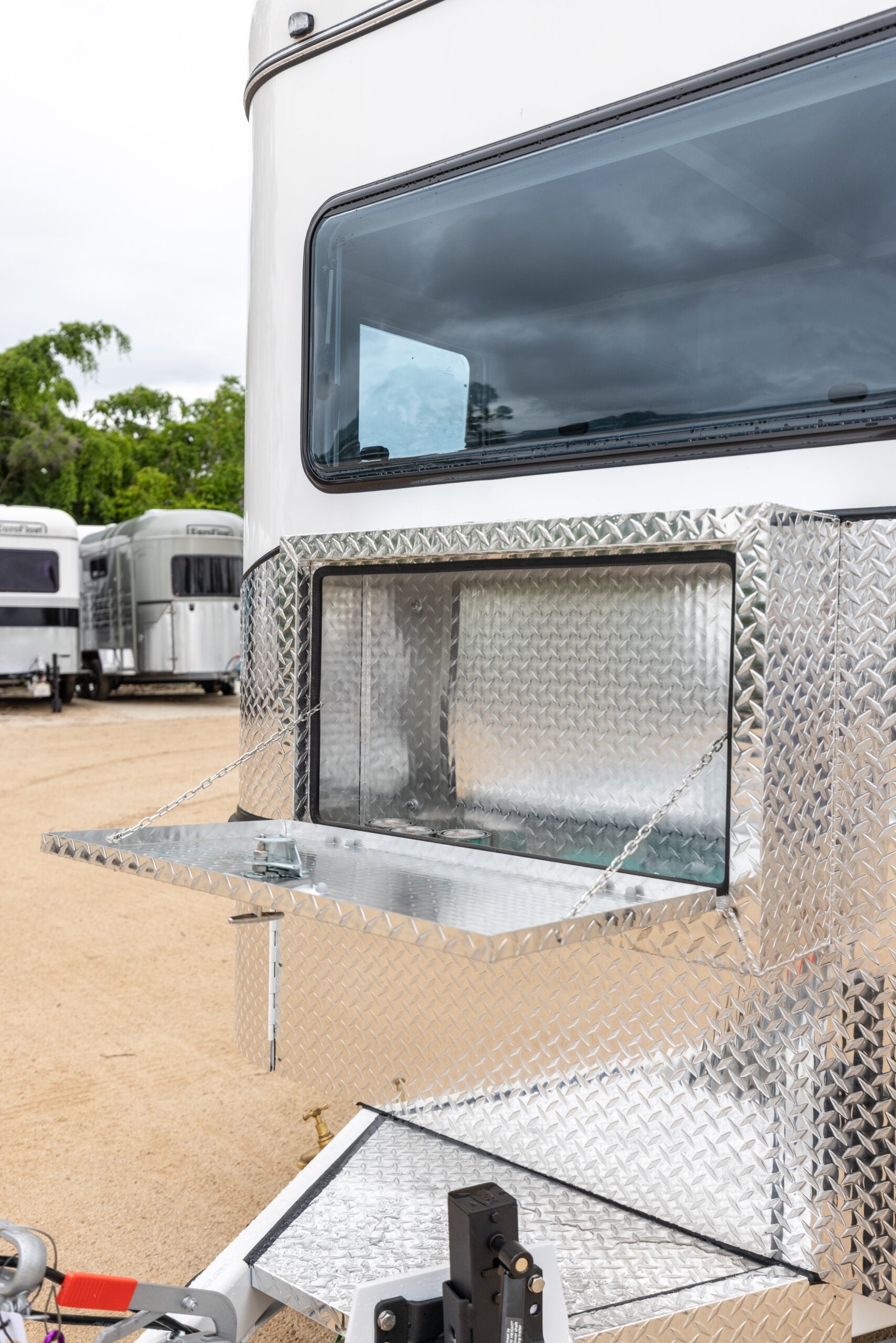 2 Horse Angle Load Camper Float Ultimate Overnighter SN 2.1