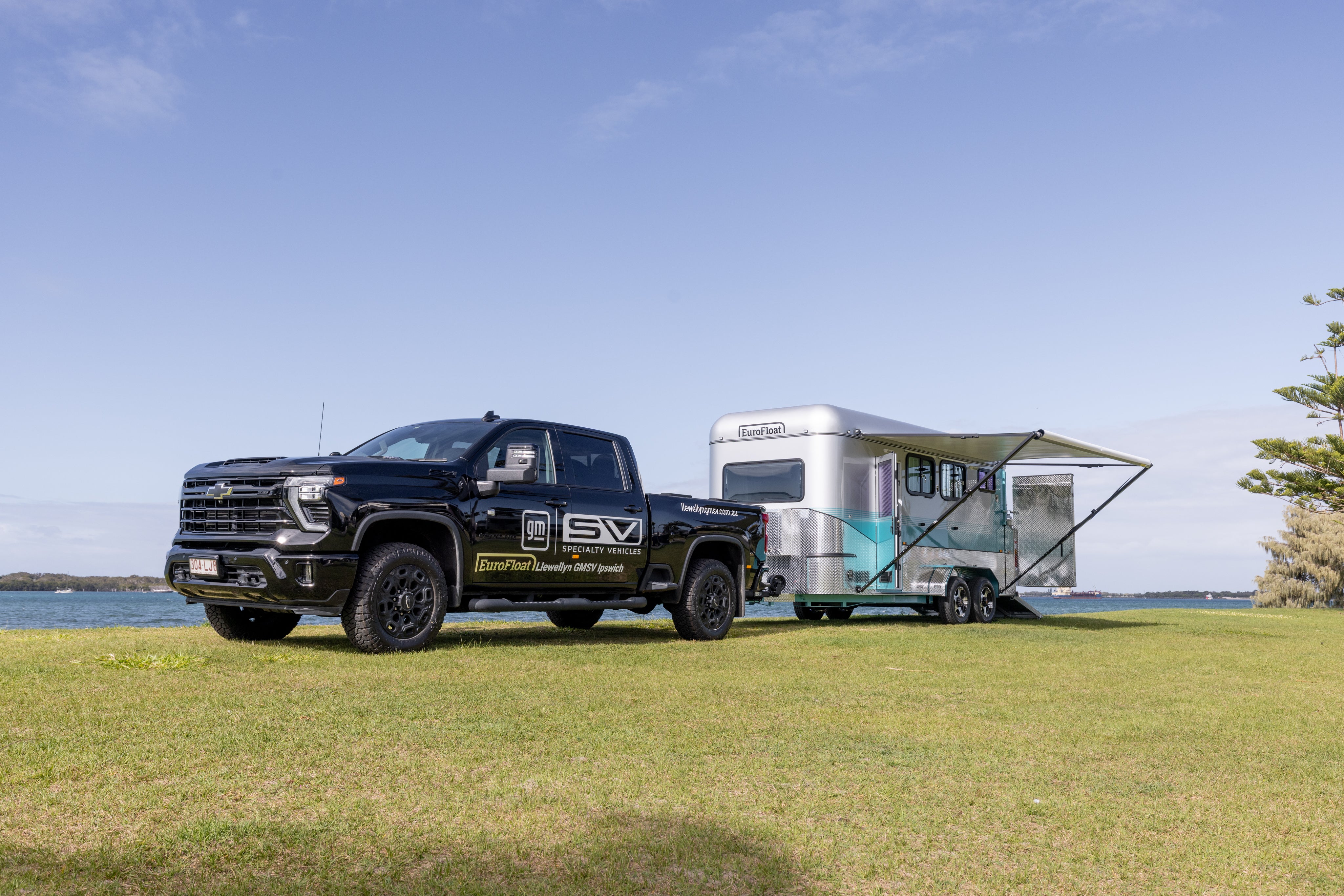 2 Horse Angle Load Camper Float Compact Overnighter SN 2.1