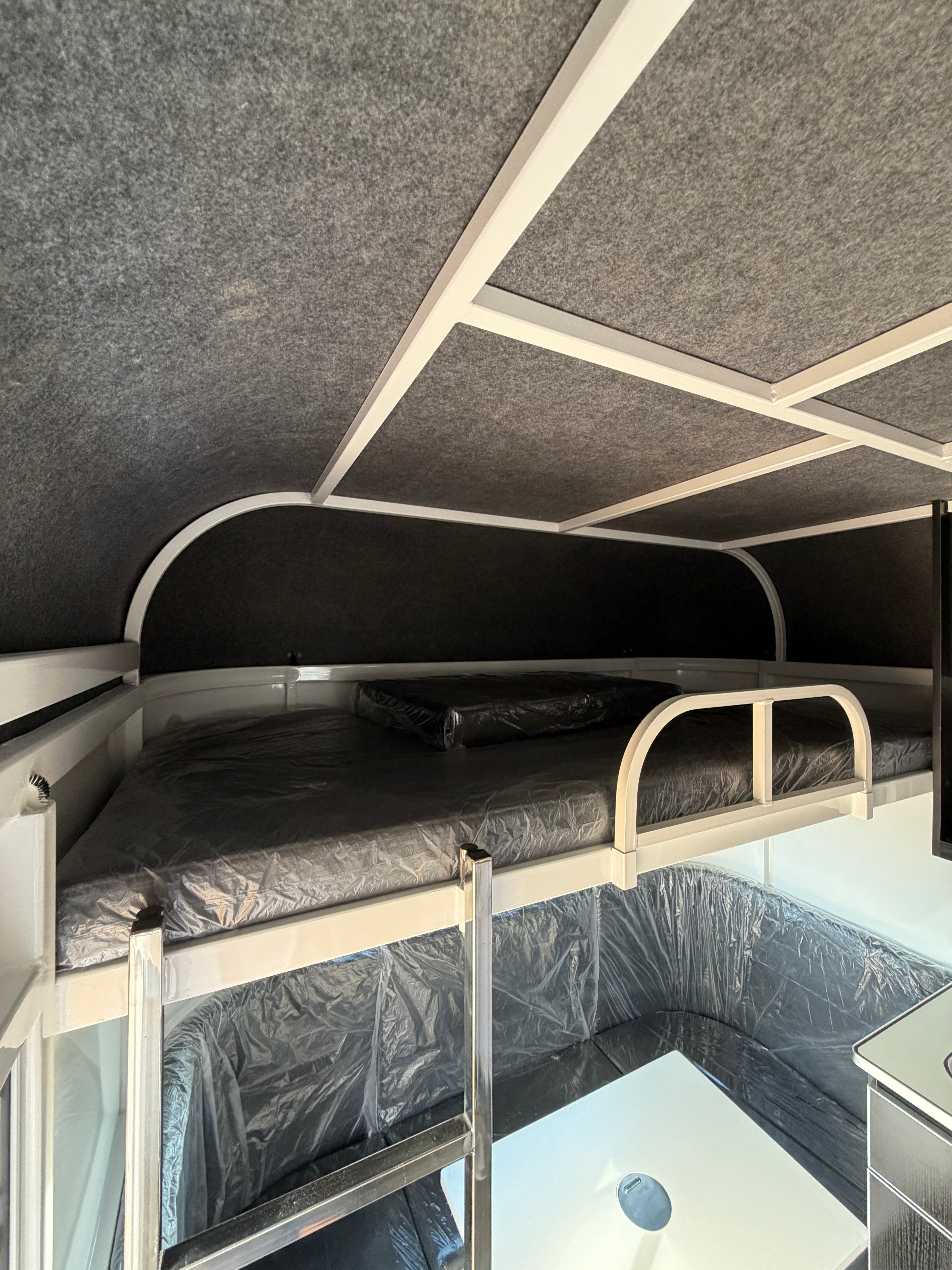 3 Horse Angle Load Camper Float Ultimate Overnighter SN 3.1