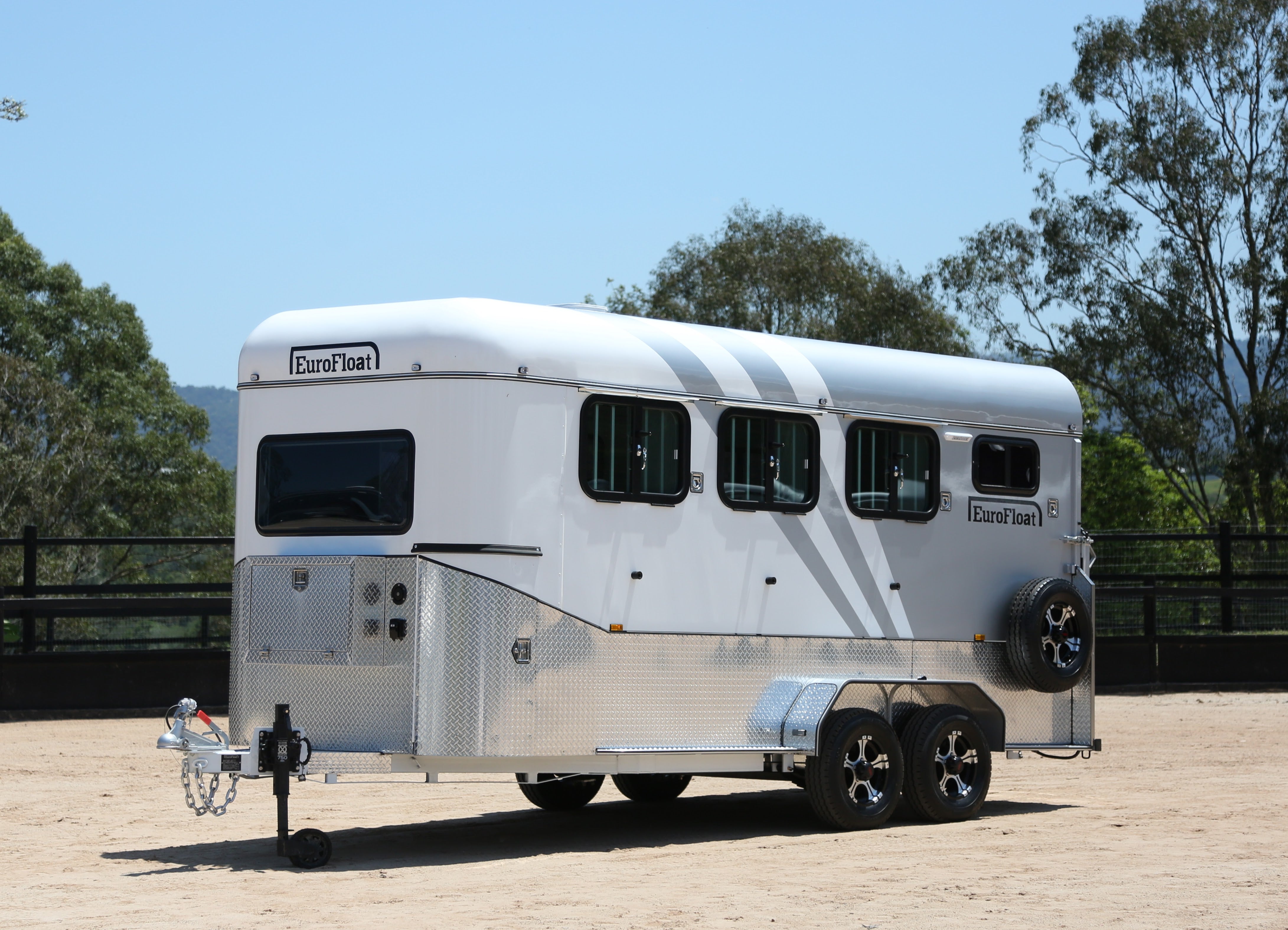 3 Horse Angle Load Camper Float L500 SN