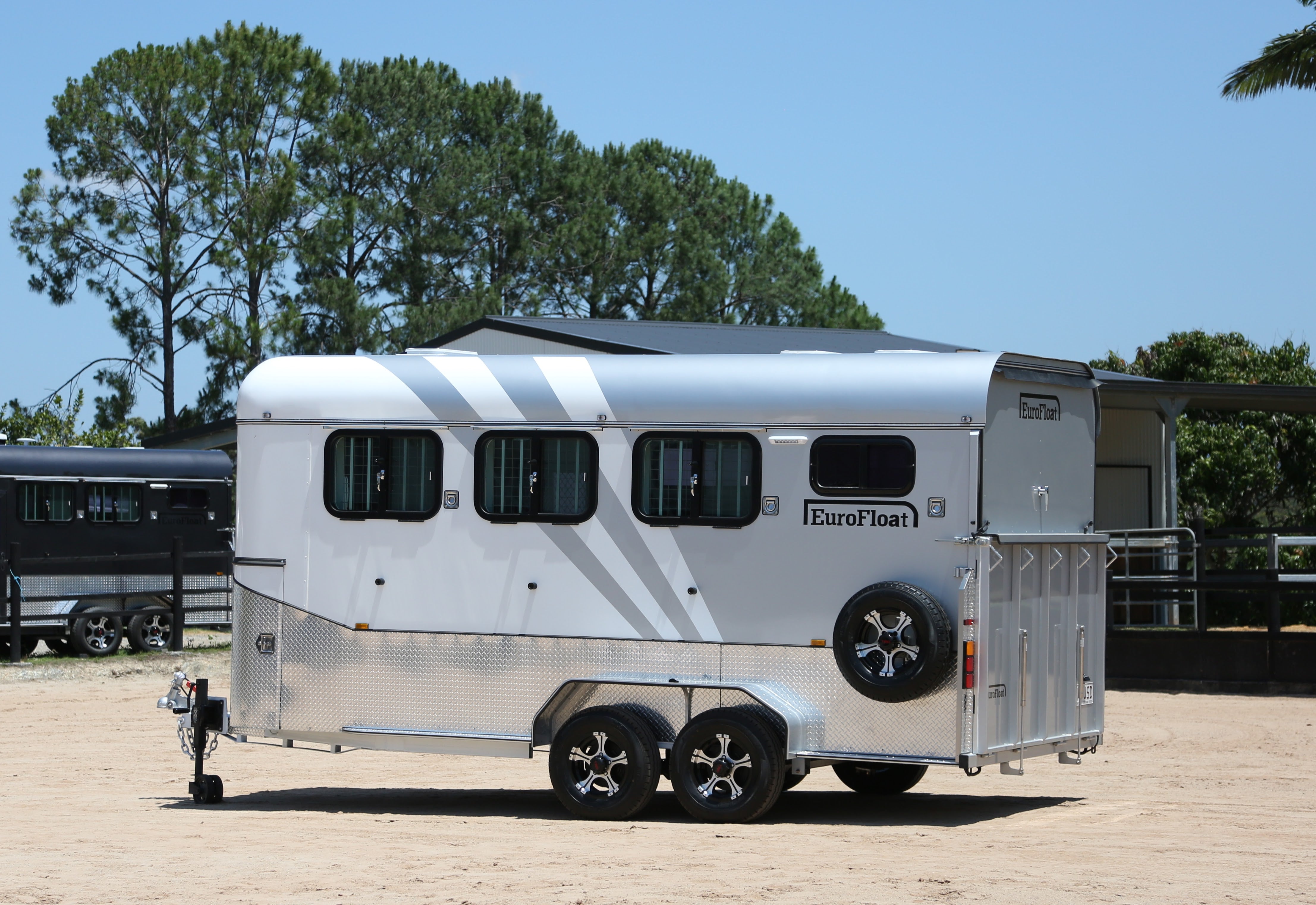 3 Horse Angle Load Camper Float L500 SN