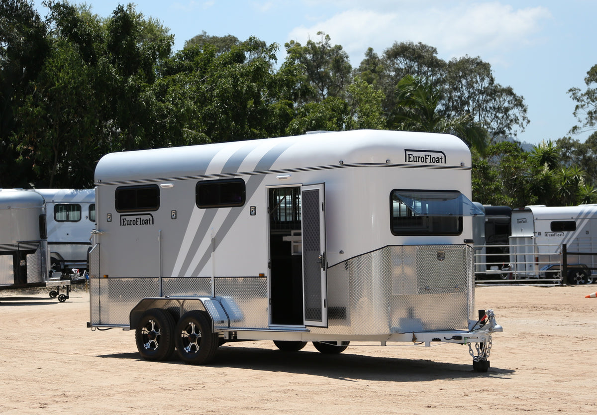 3 Horse Angle Load Camper Float L500 SN