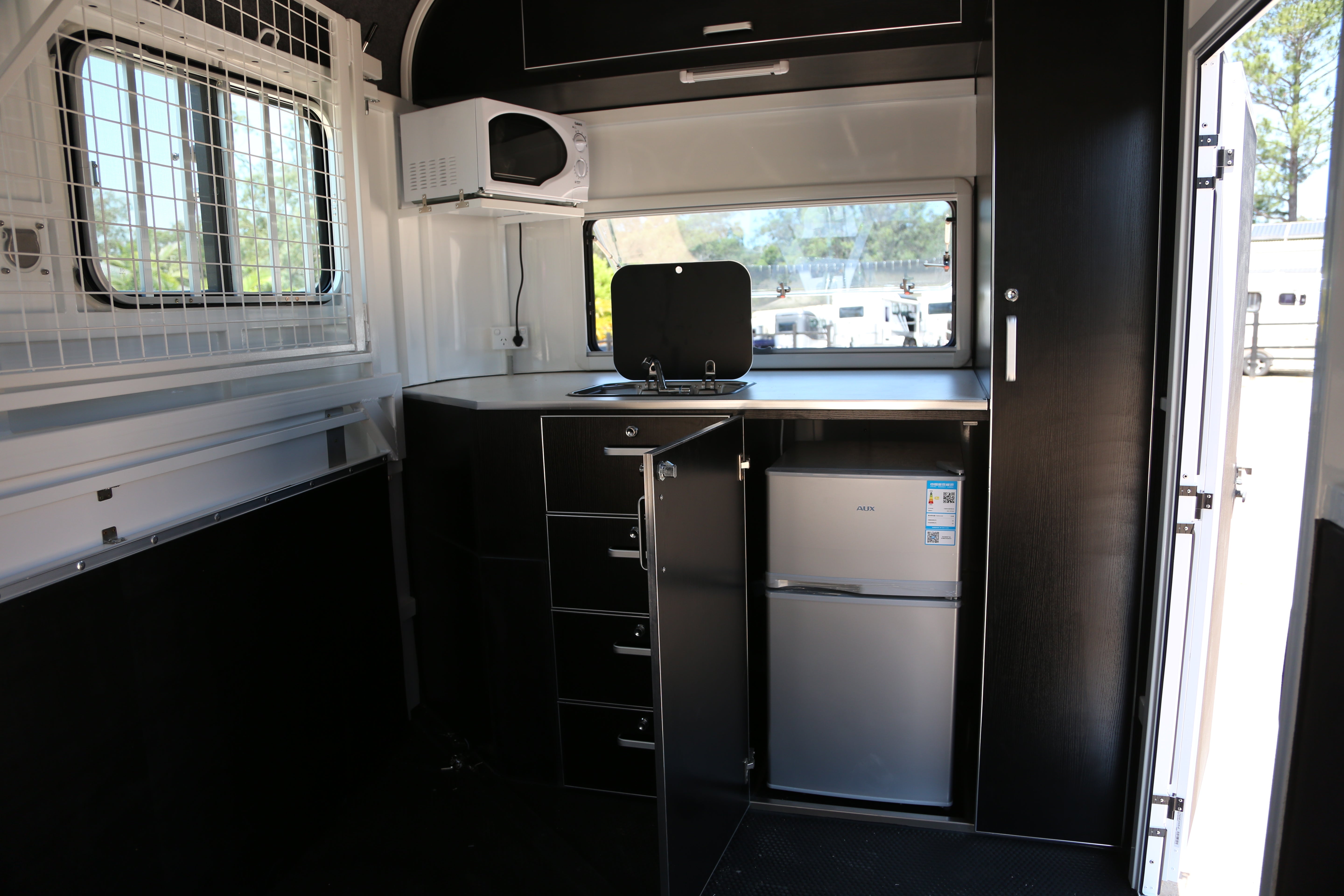 3 Horse Angle Load Camper Float L500 SN