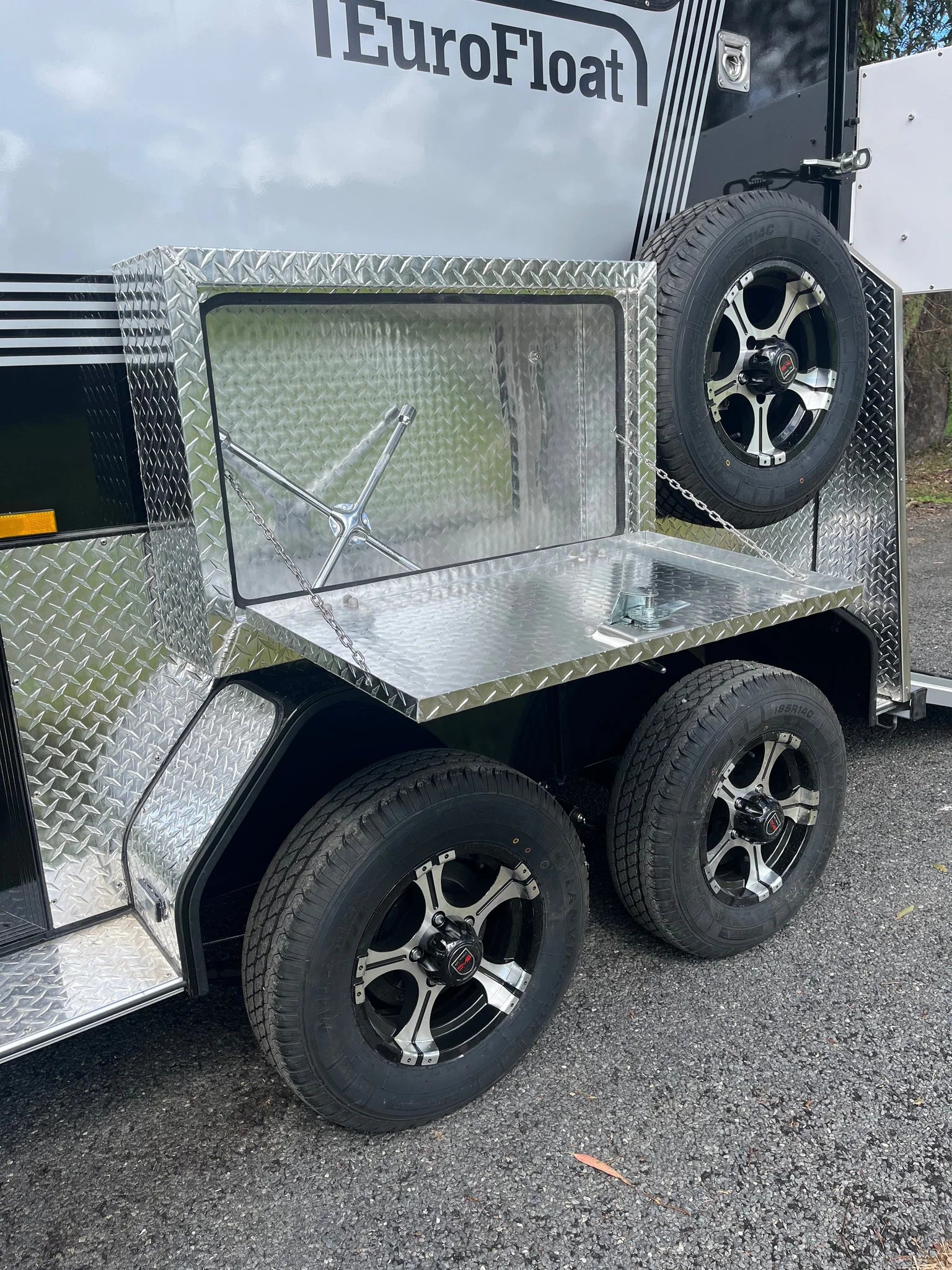 2 Horse Straight Load Camper Float L500 RN
