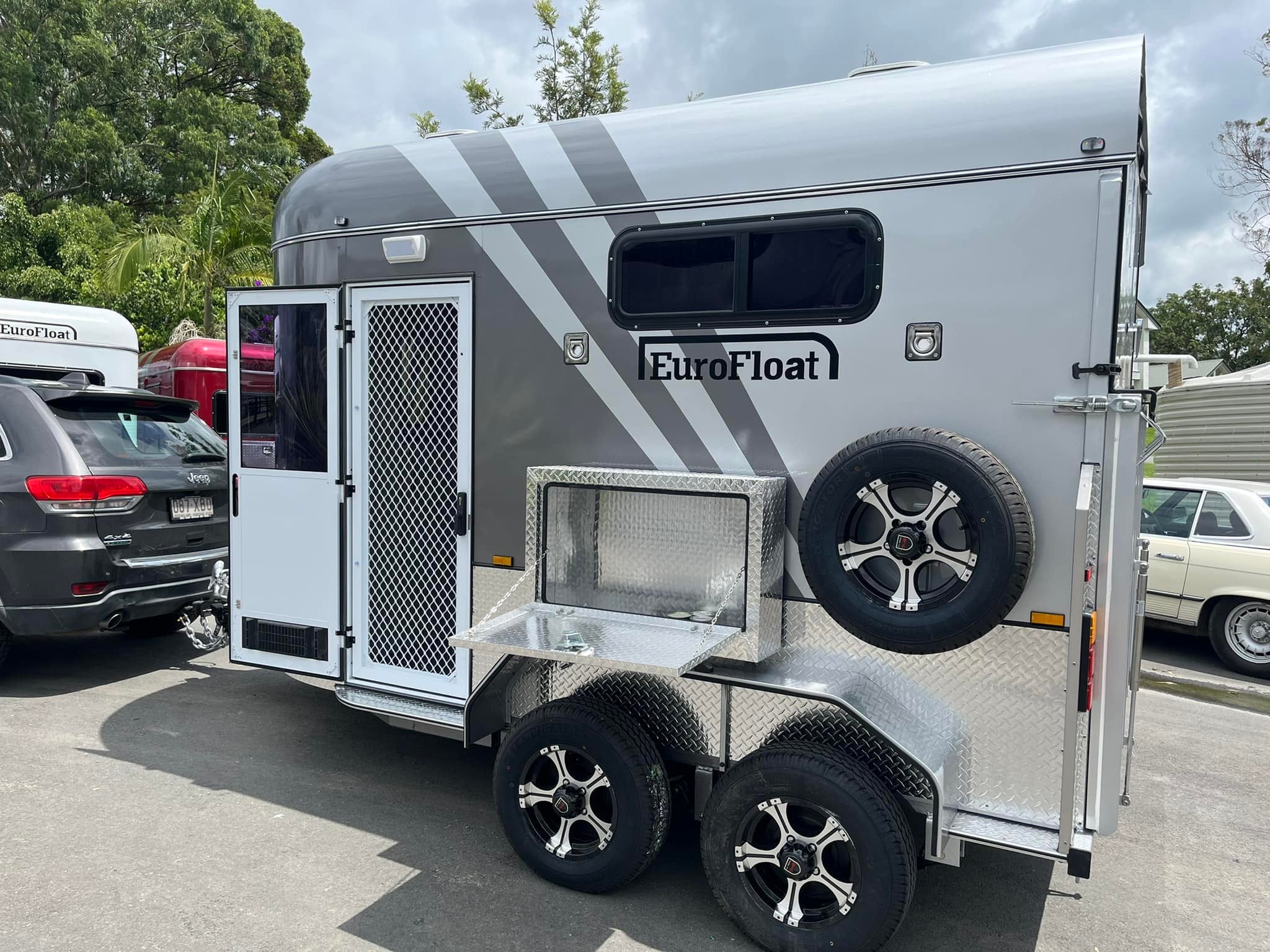 2 Horse Straight Load Camper Float L600 WB RN