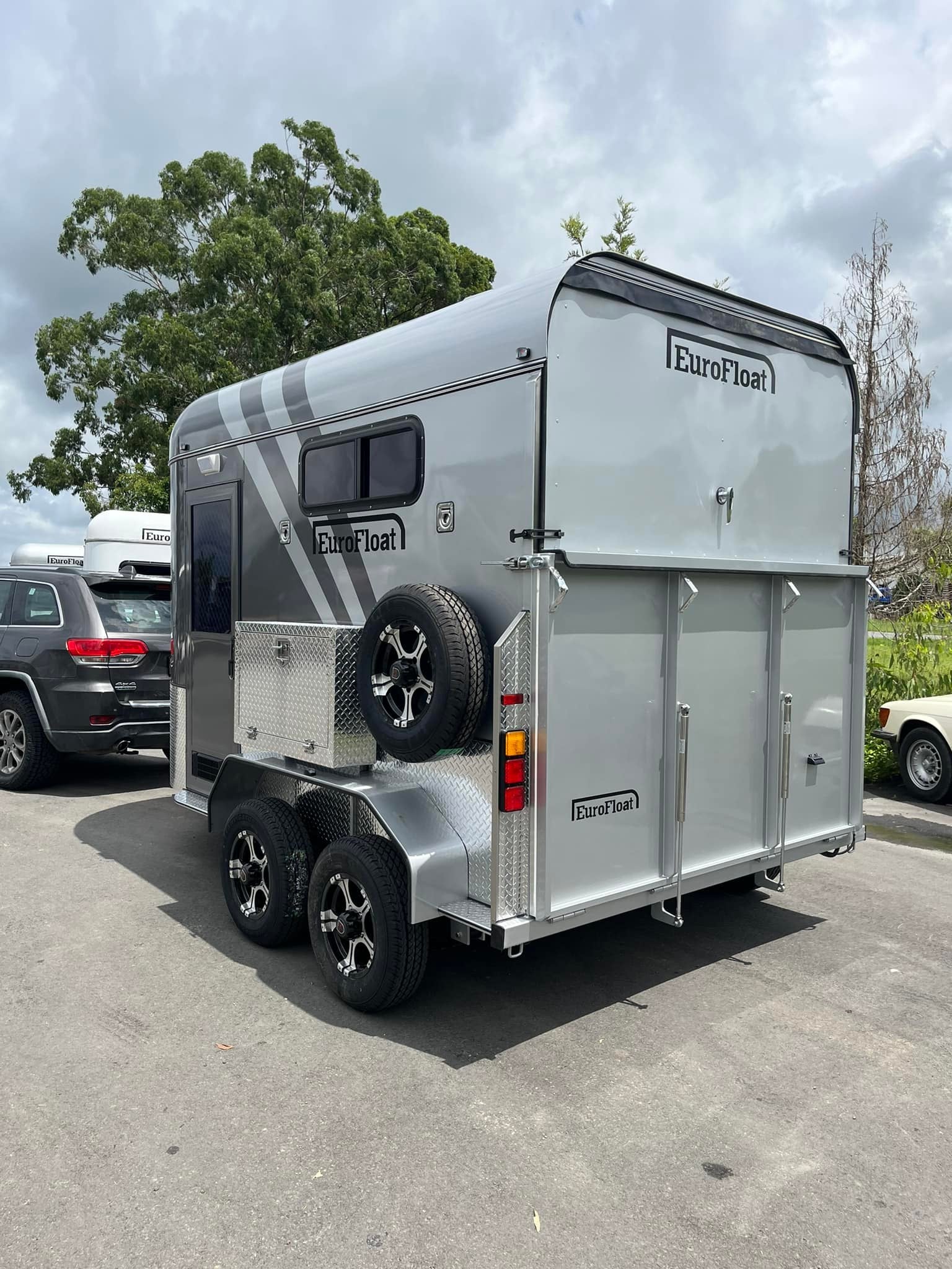 2 Horse Straight Load Camper Float L600 WB RN