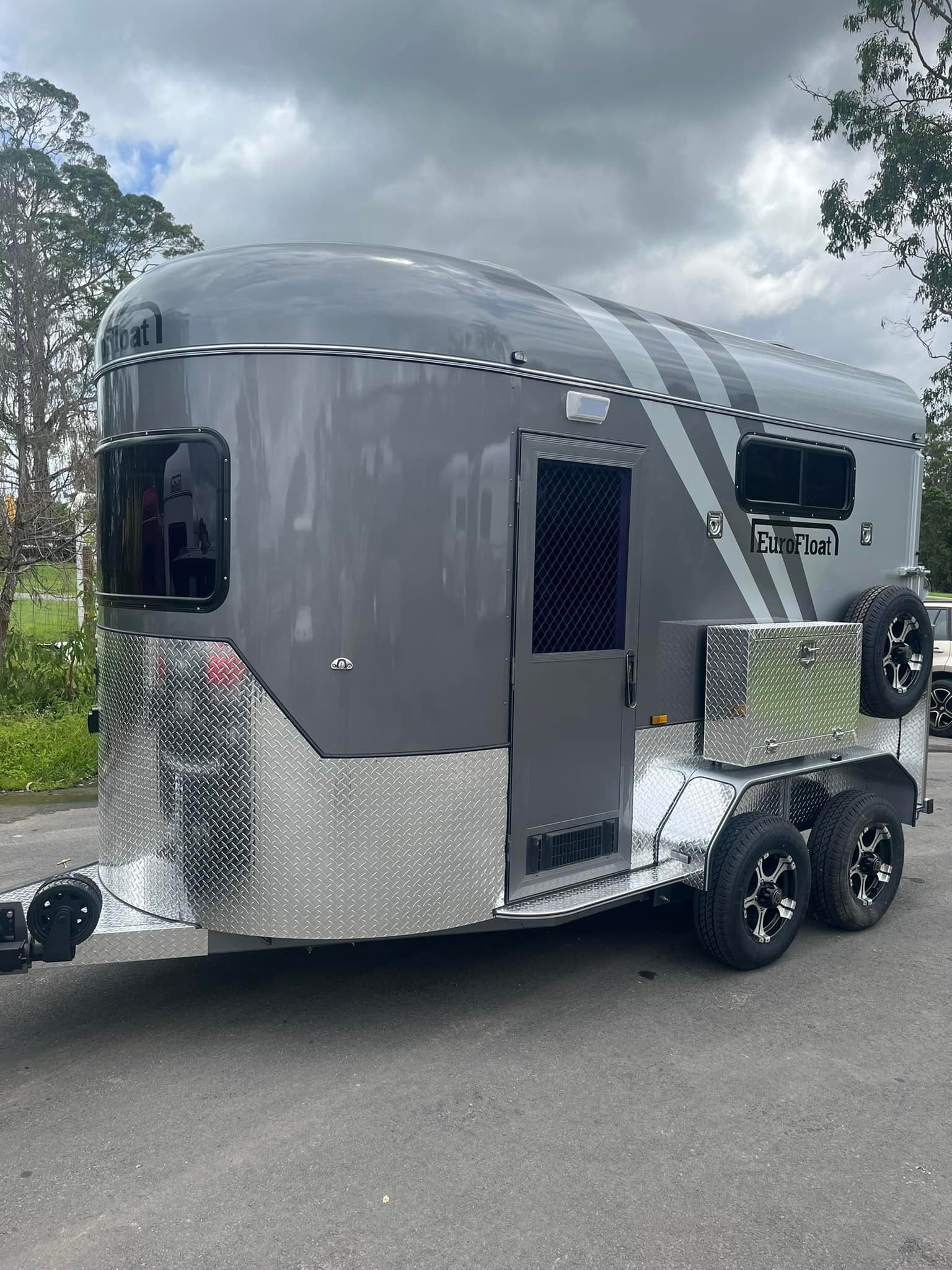 2 Horse Straight Load Camper Float L600 WB RN