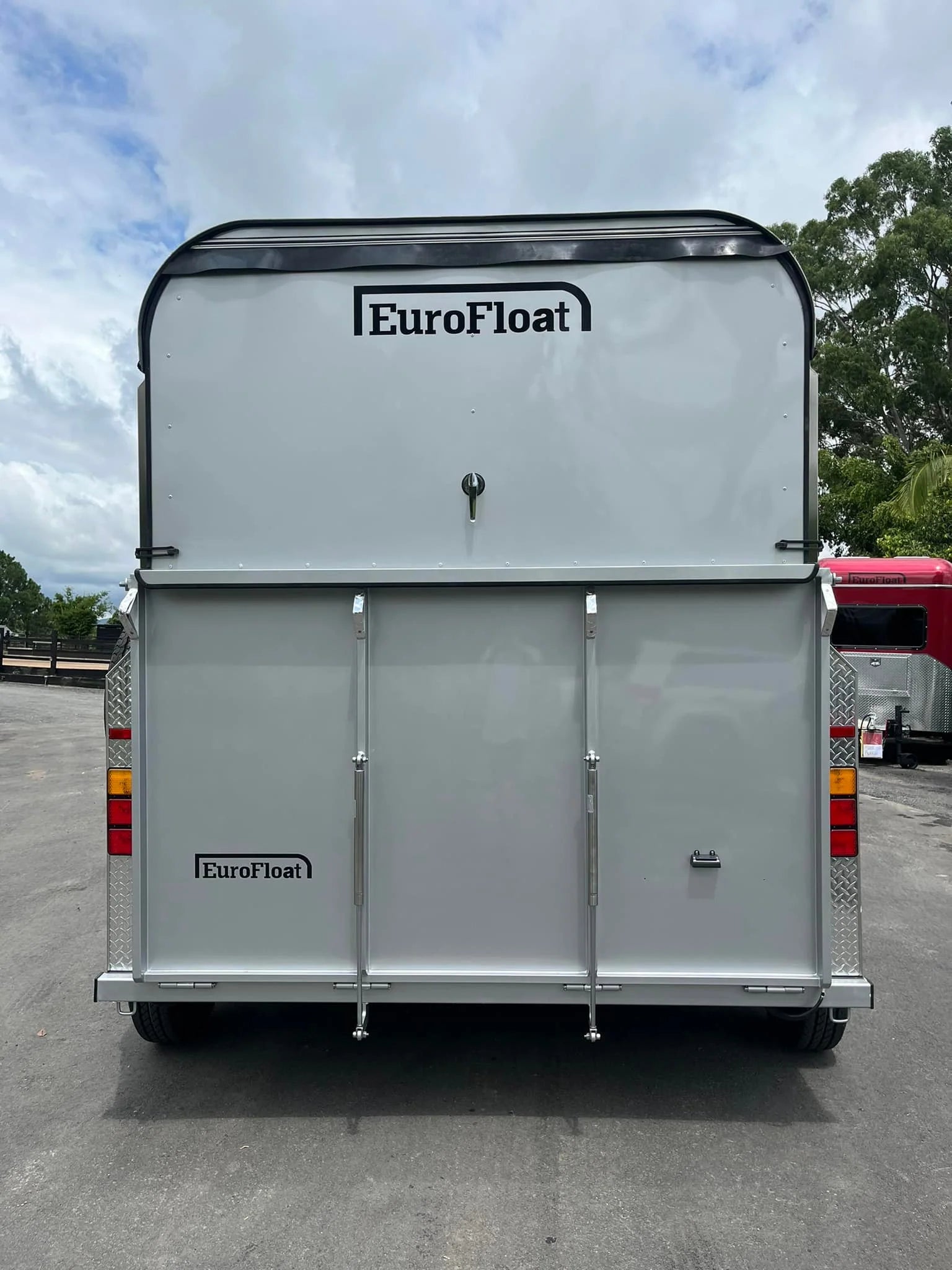 2 Horse Straight Load Camper Float L600 WB RN