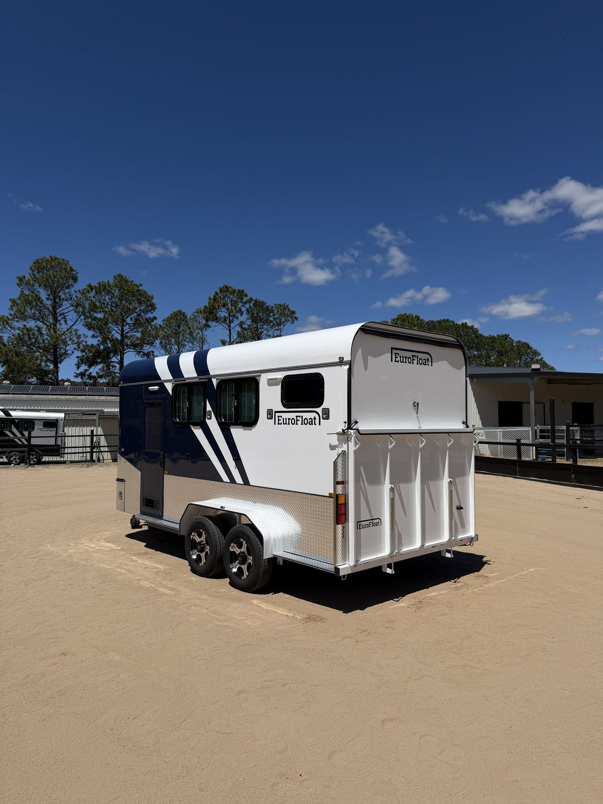 EuroFloat 770.B Mid Overnighter 2.1 horse float with living, photo 3