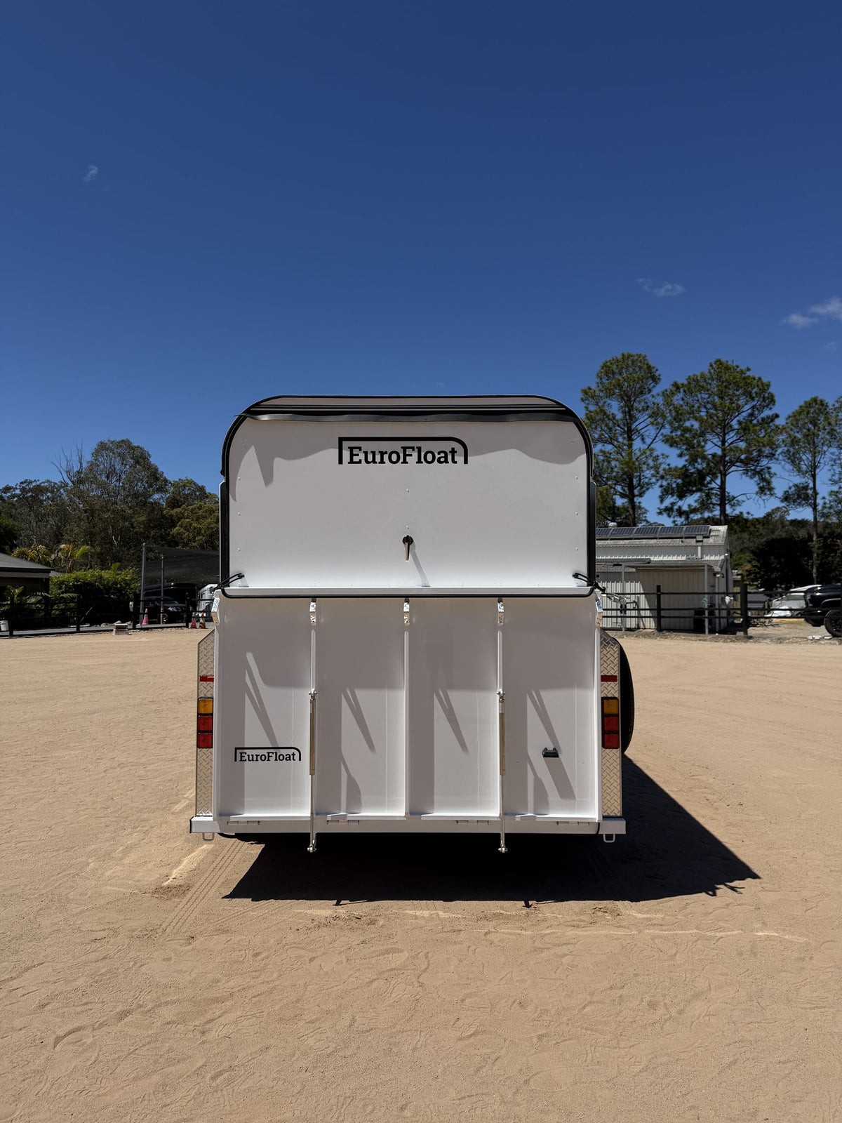 EuroFloat 770.B Mid Overnighter 2.1 horse float with living, photo 5
