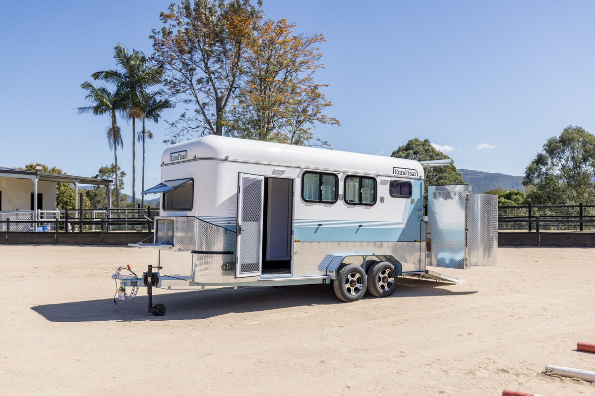 EuroFloat 774.A Compact Overnighter 2.1 horse float with living, photo 8