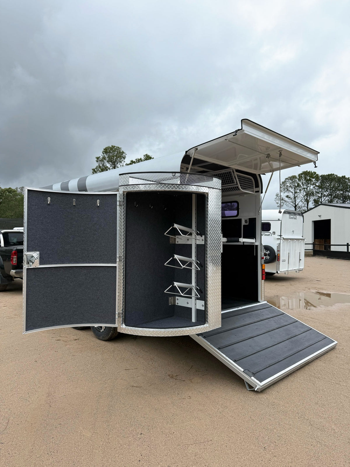 3 Horse Angle Load Camper Float L500 SN 777.B