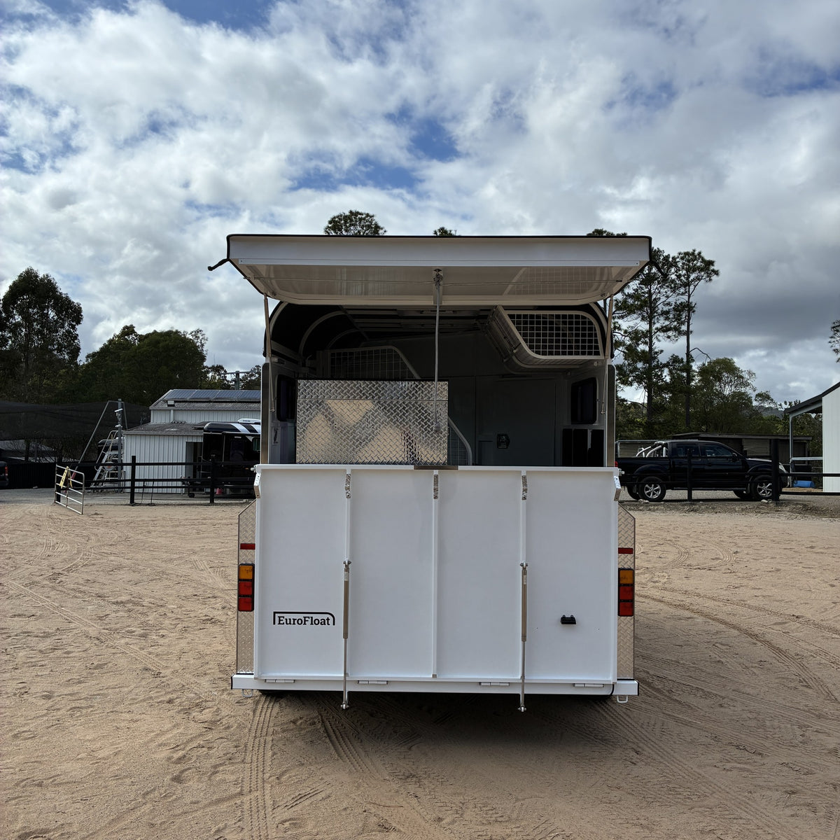 EuroFloat 781.A 2HAL Overnighter Compact Series 2.0 horse float, photo 7