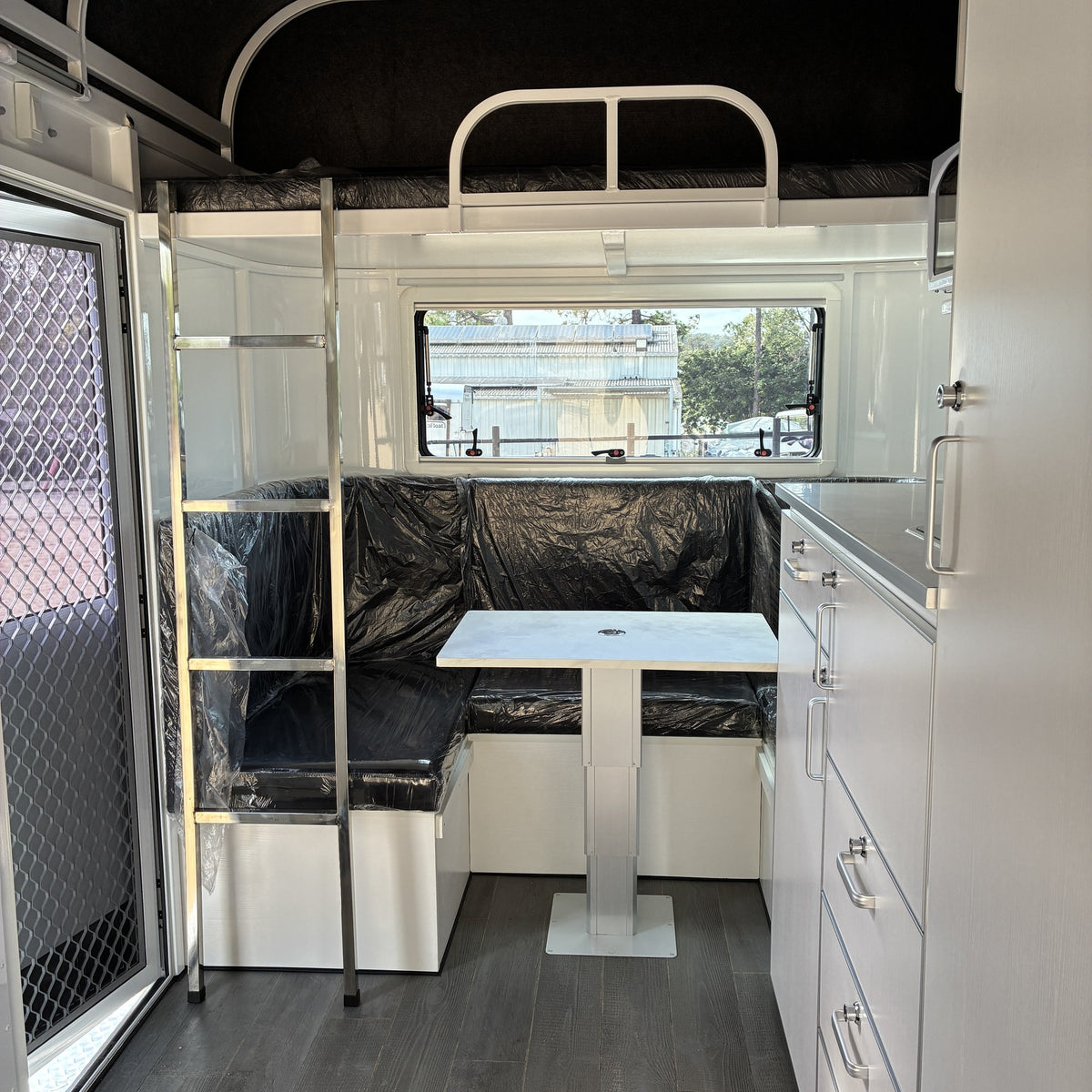 EuroFloat 781.A 2HAL Overnighter Compact Series 2.0 horse float, photo 26