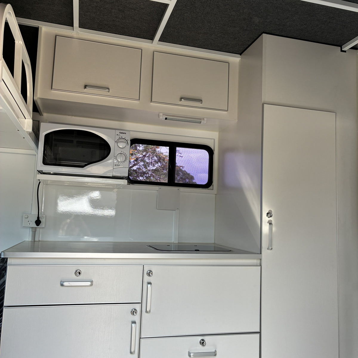 EuroFloat 781.A 2HAL Overnighter Compact Series 2.0 horse float, photo 29