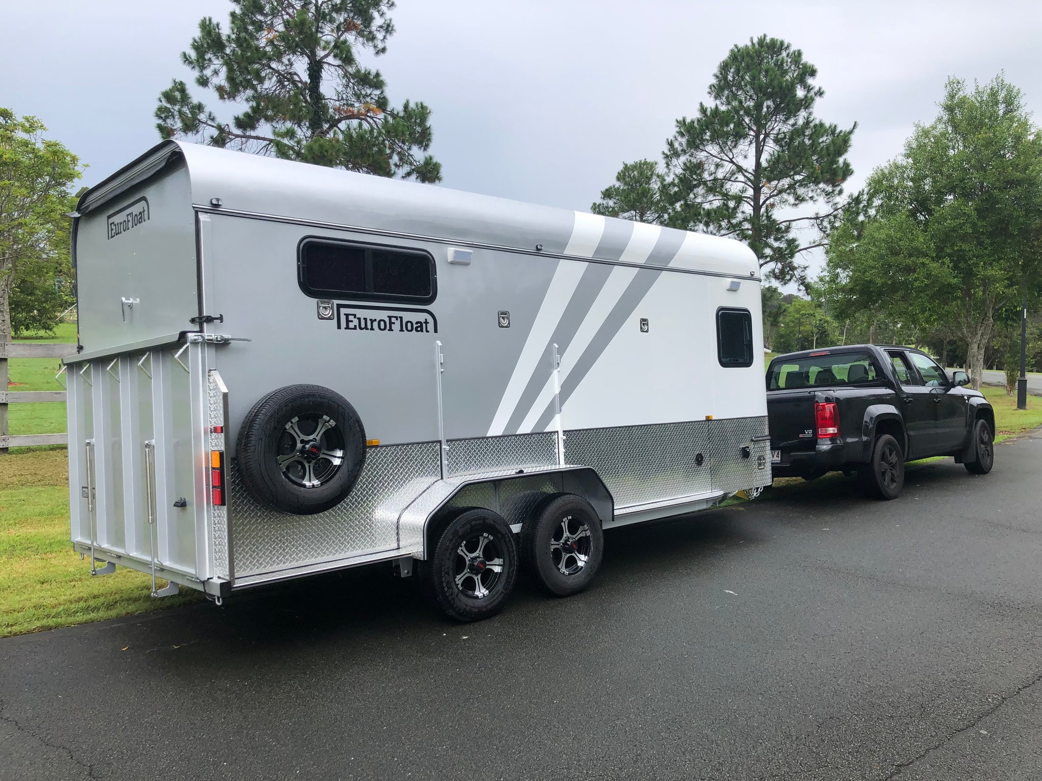 2 Horse Angle Load Camper Float Ultimate Overnighter SN 2.1