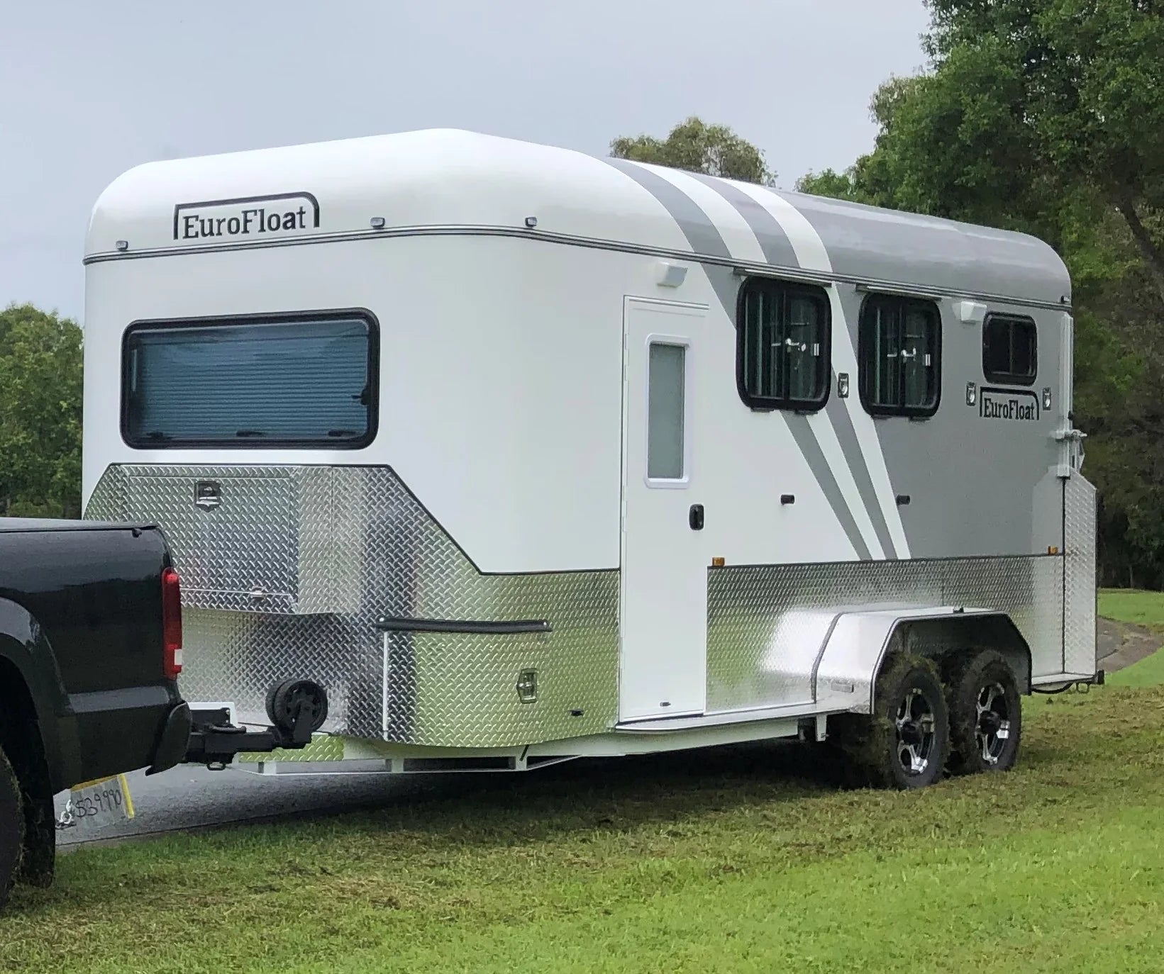 2 Horse Angle Load Camper Float Ultimate Overnighter SN 2.1
