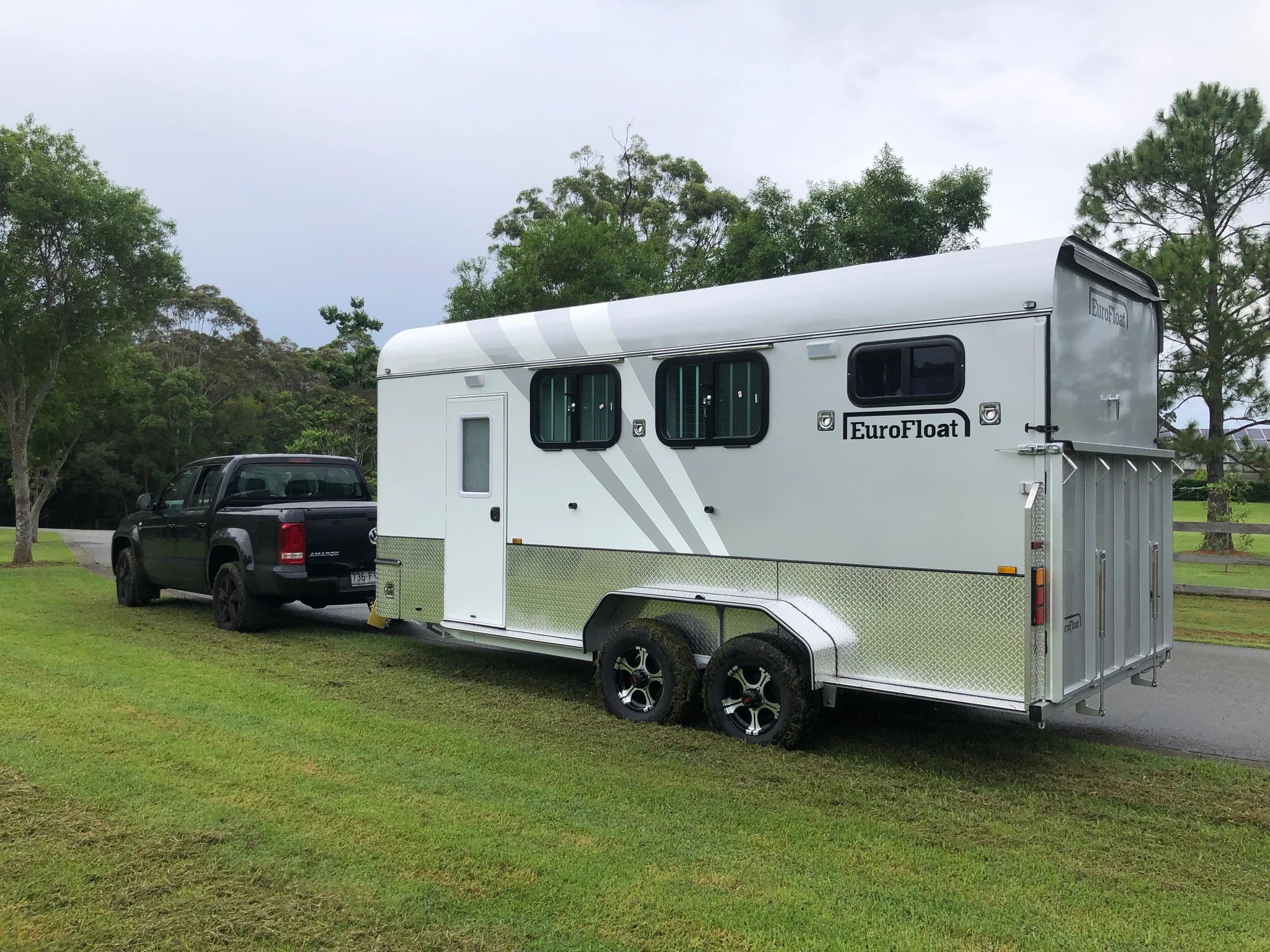 2 Horse Angle Load Camper Float Ultimate Overnighter SN 2.1