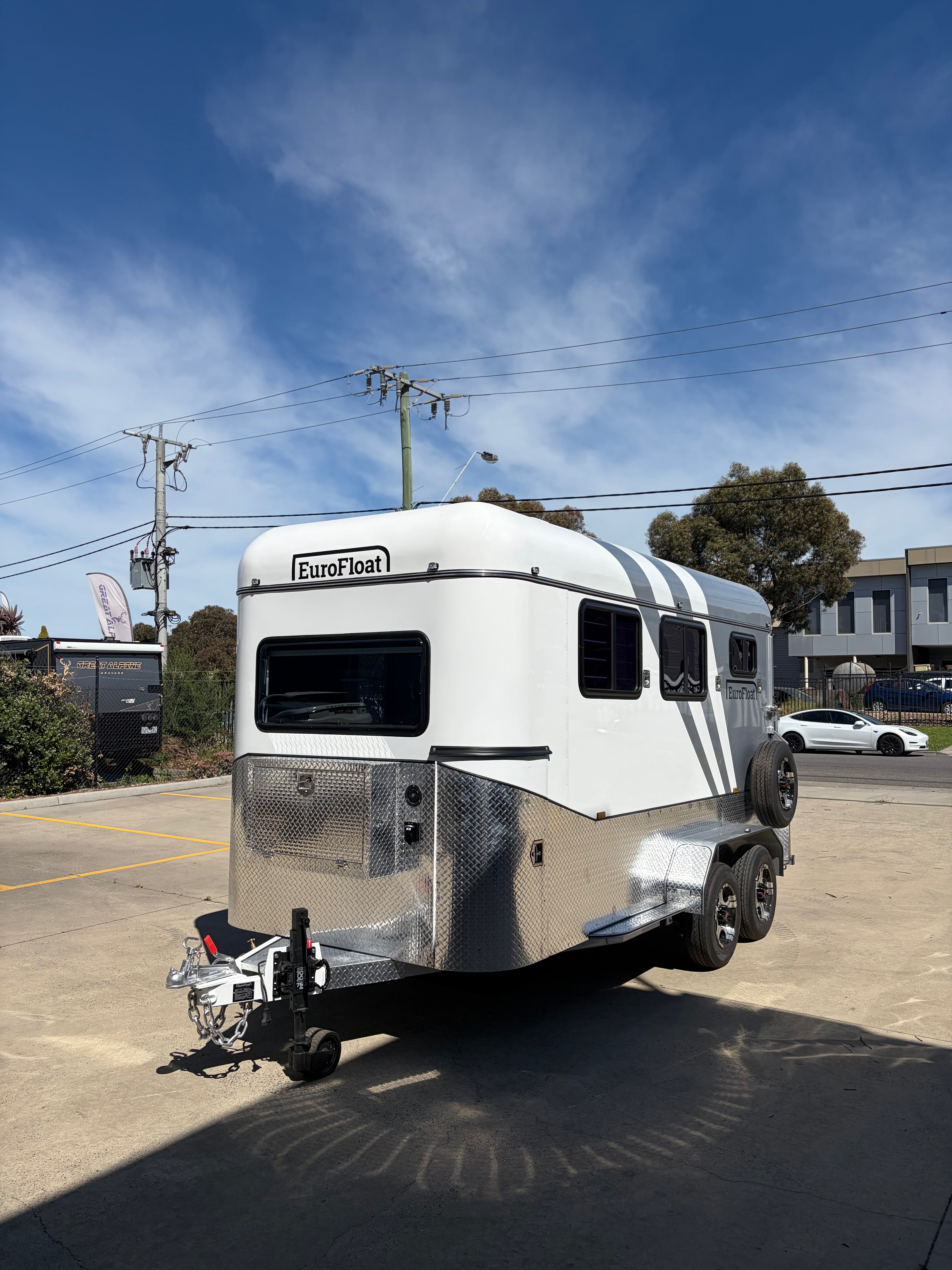 2 Horse Angle Load Camper Float L860 SN Classic 776.B