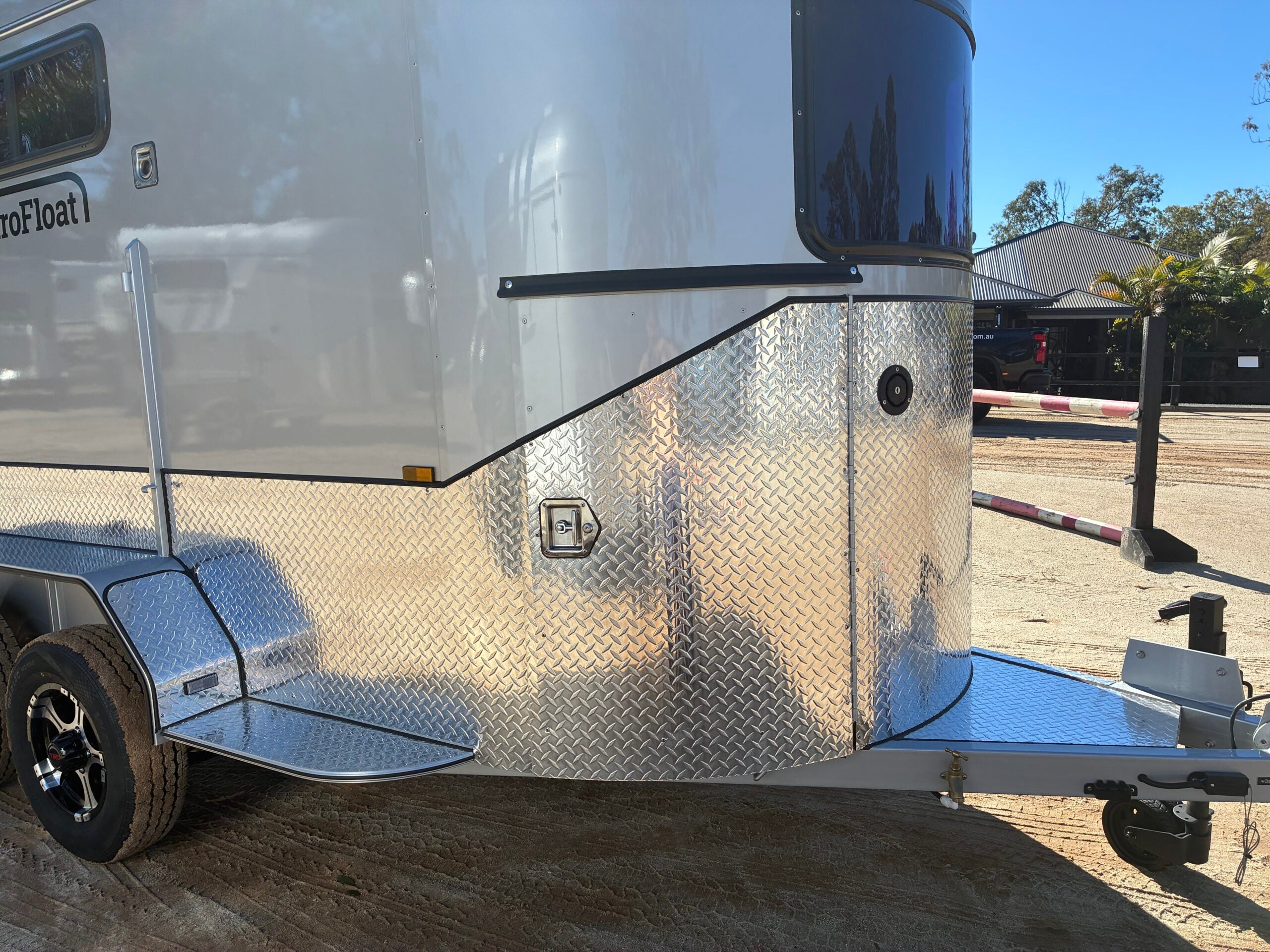 2 Horse Straight Load Float L500 RN