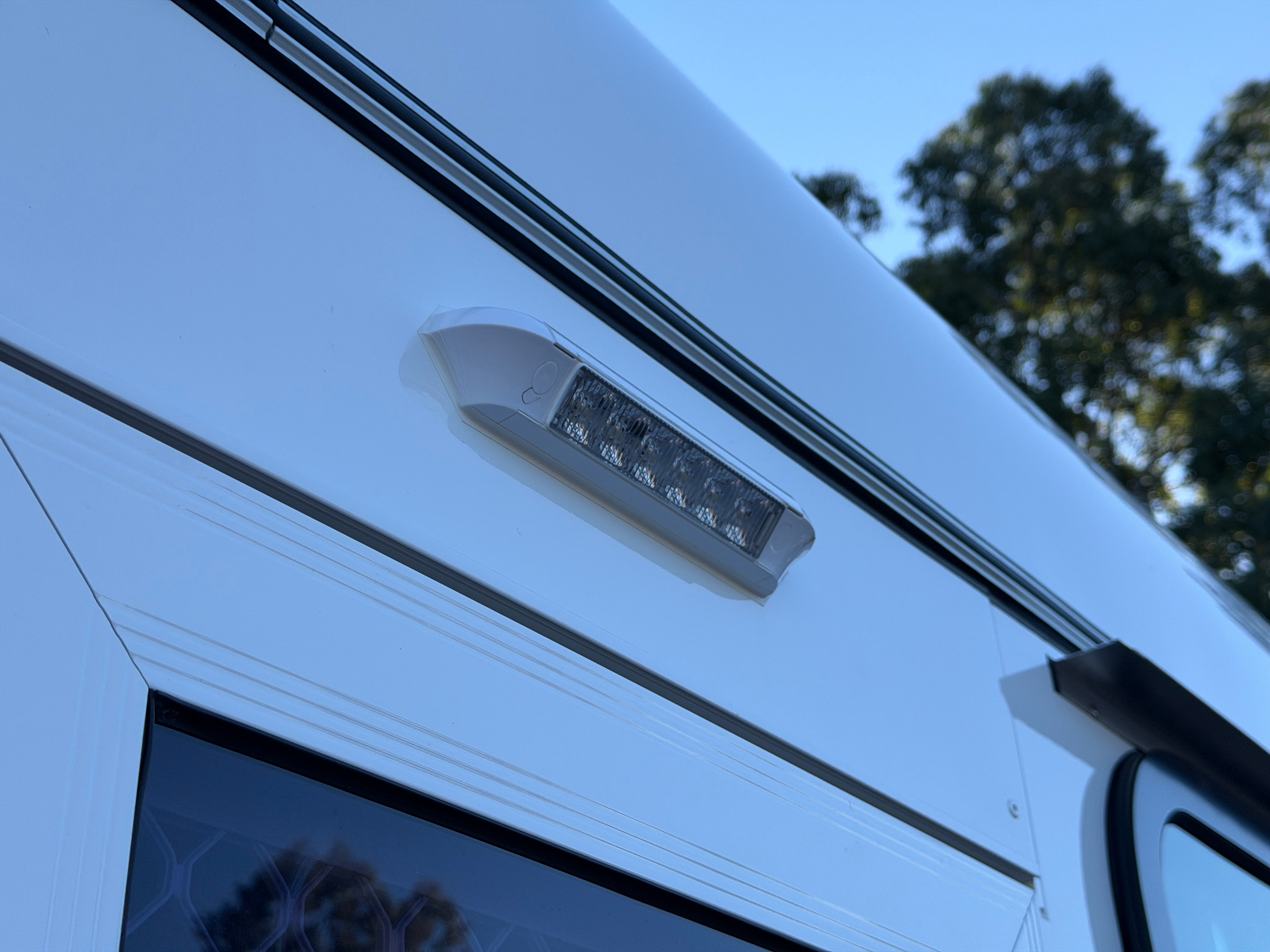 2 Horse Angle Load Camper Float Compact Overnighter SN 2.1 746.B