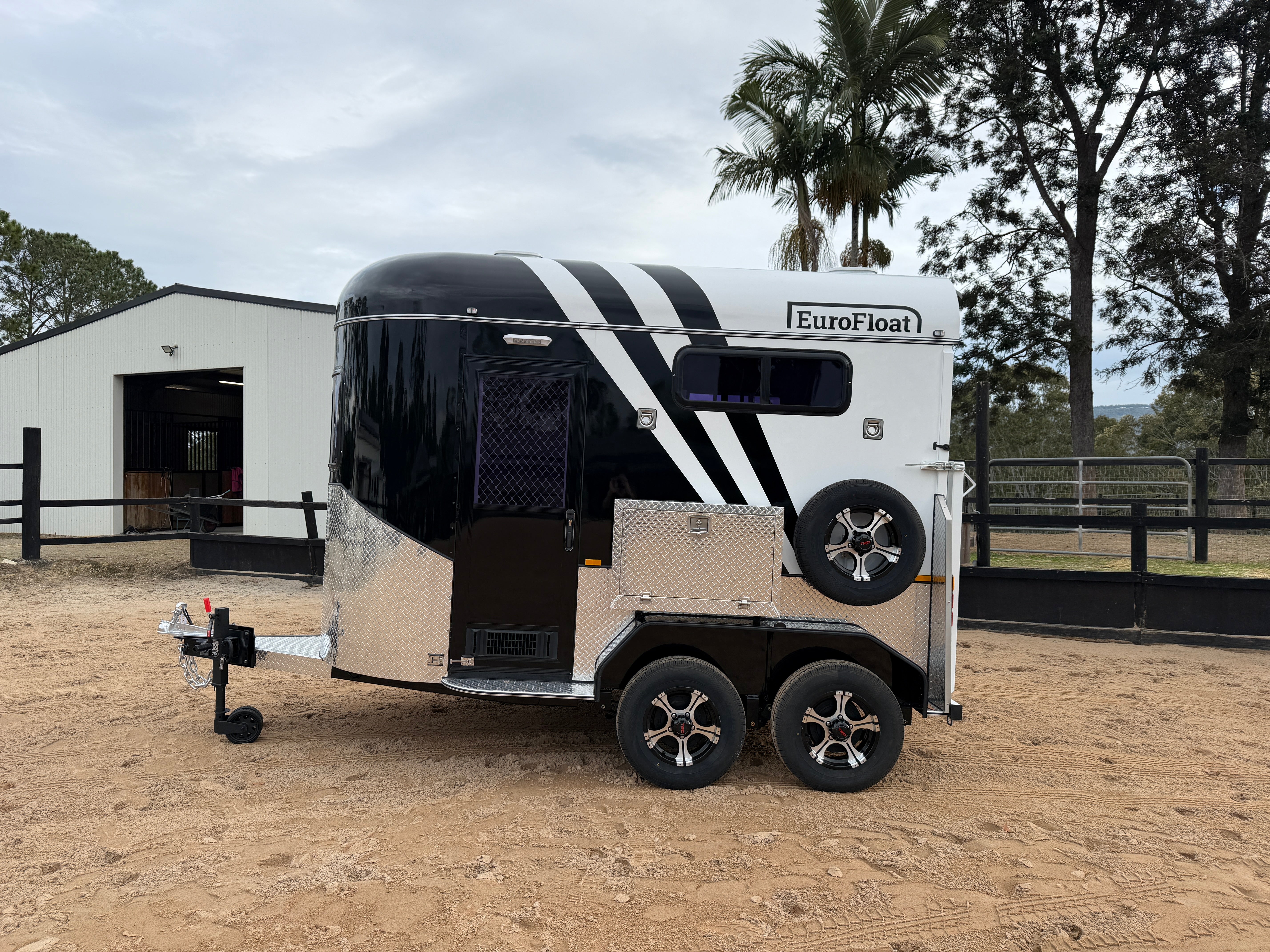 2 Horse Straight Load Camper Float L500 RN