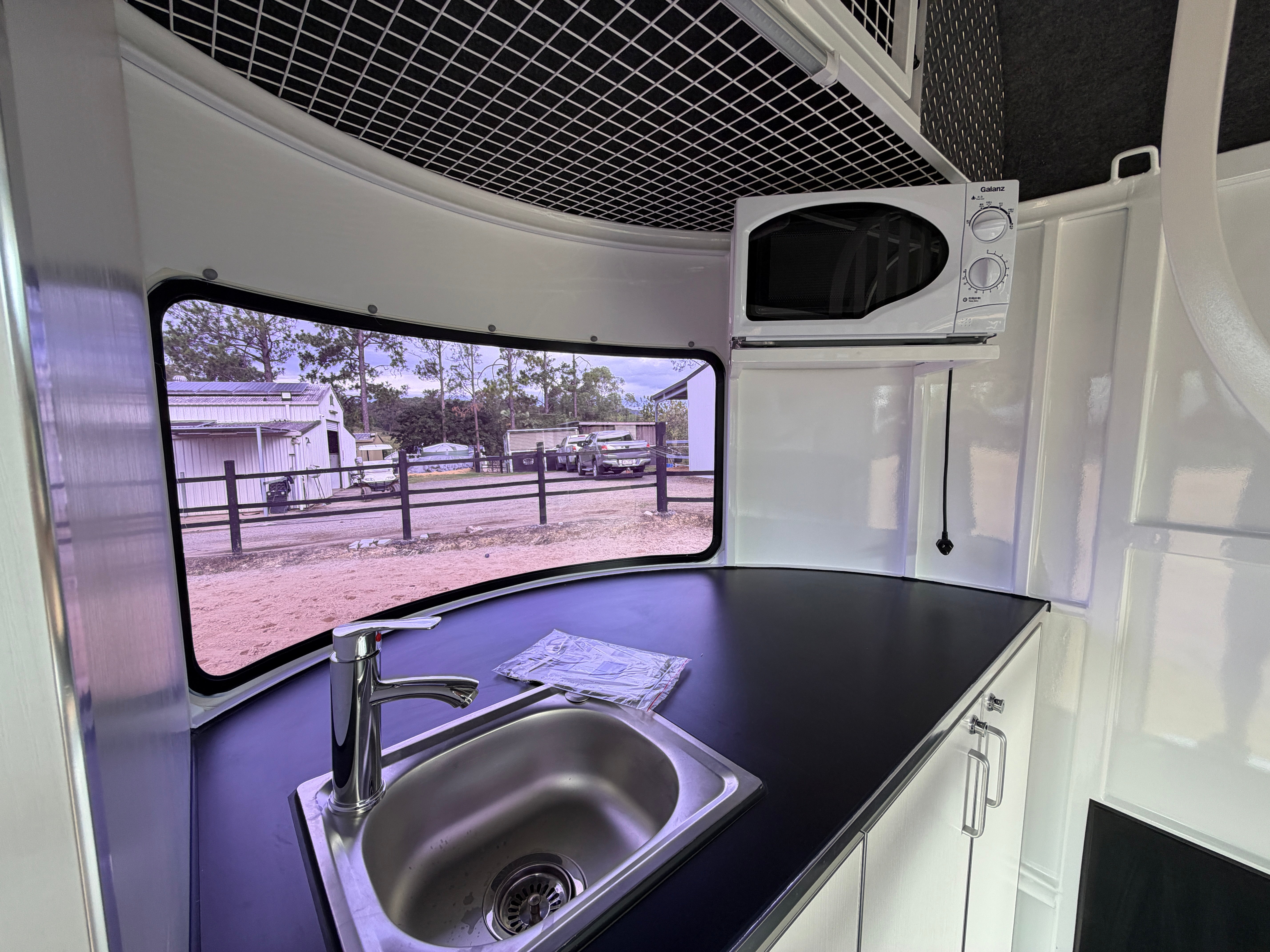 2 Horse Straight Load Camper Float L500 RN