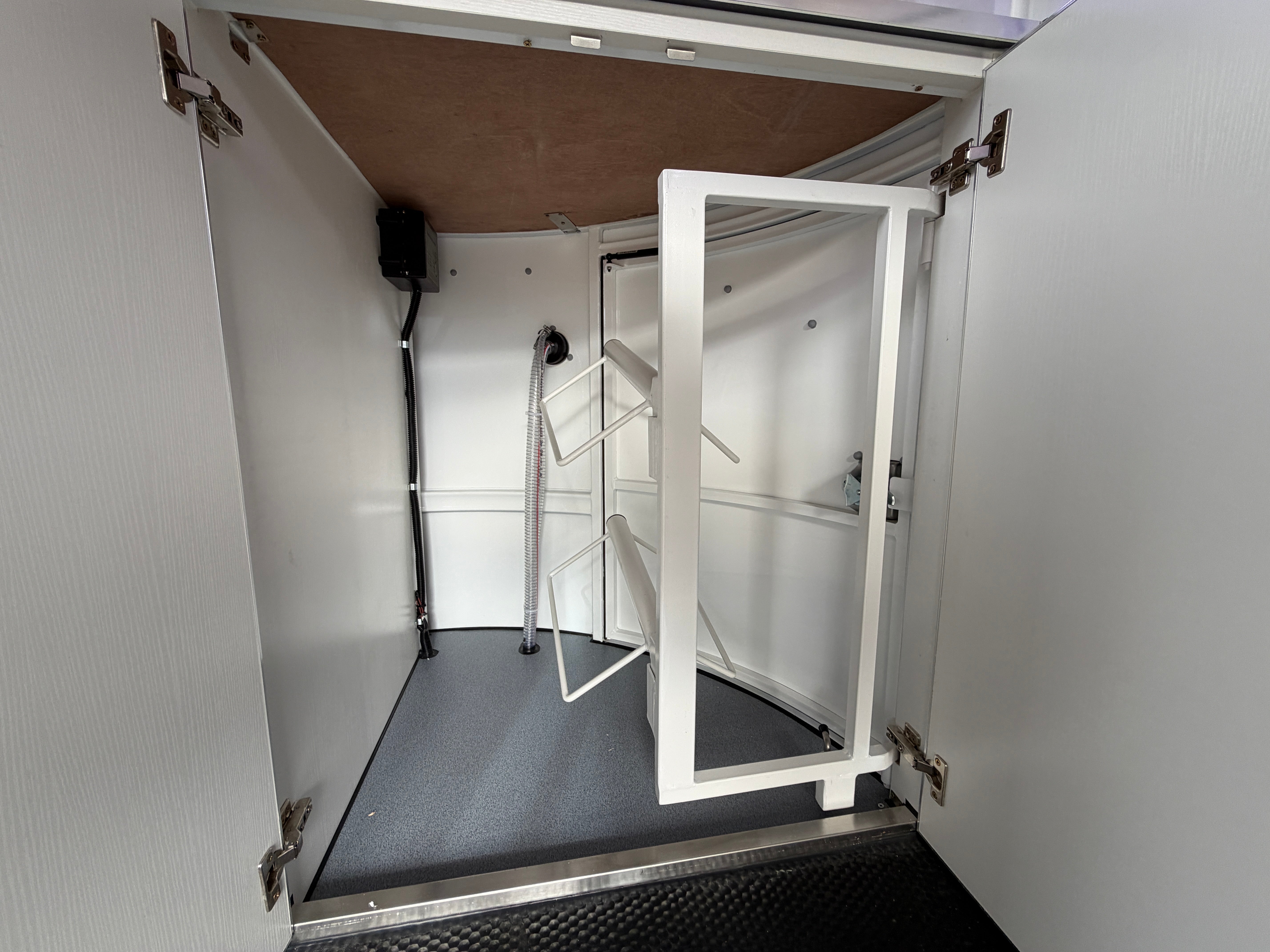 2 Horse Straight Load Camper Float L500 RN