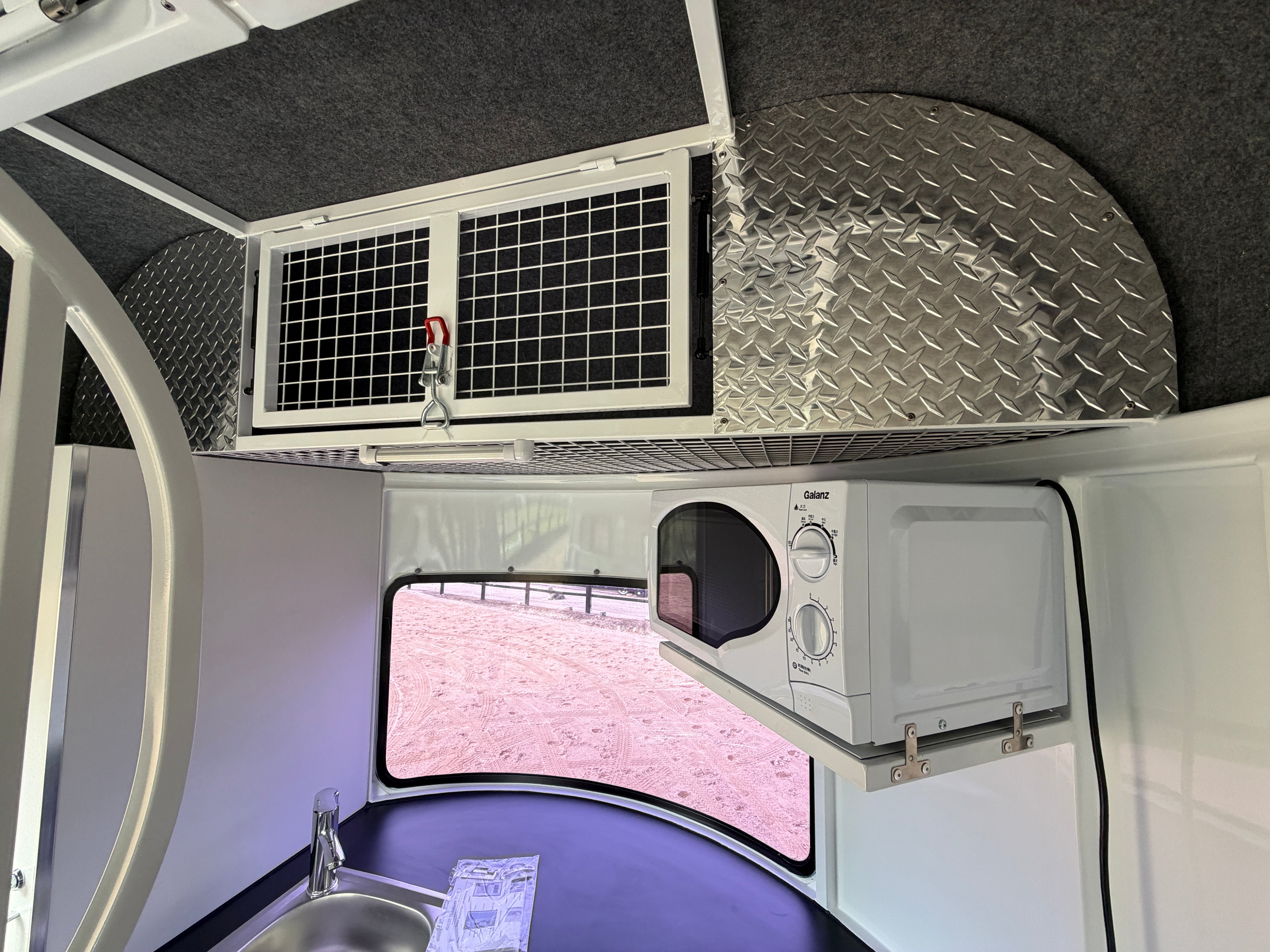 2 Horse Straight Load Camper Float L500 RN