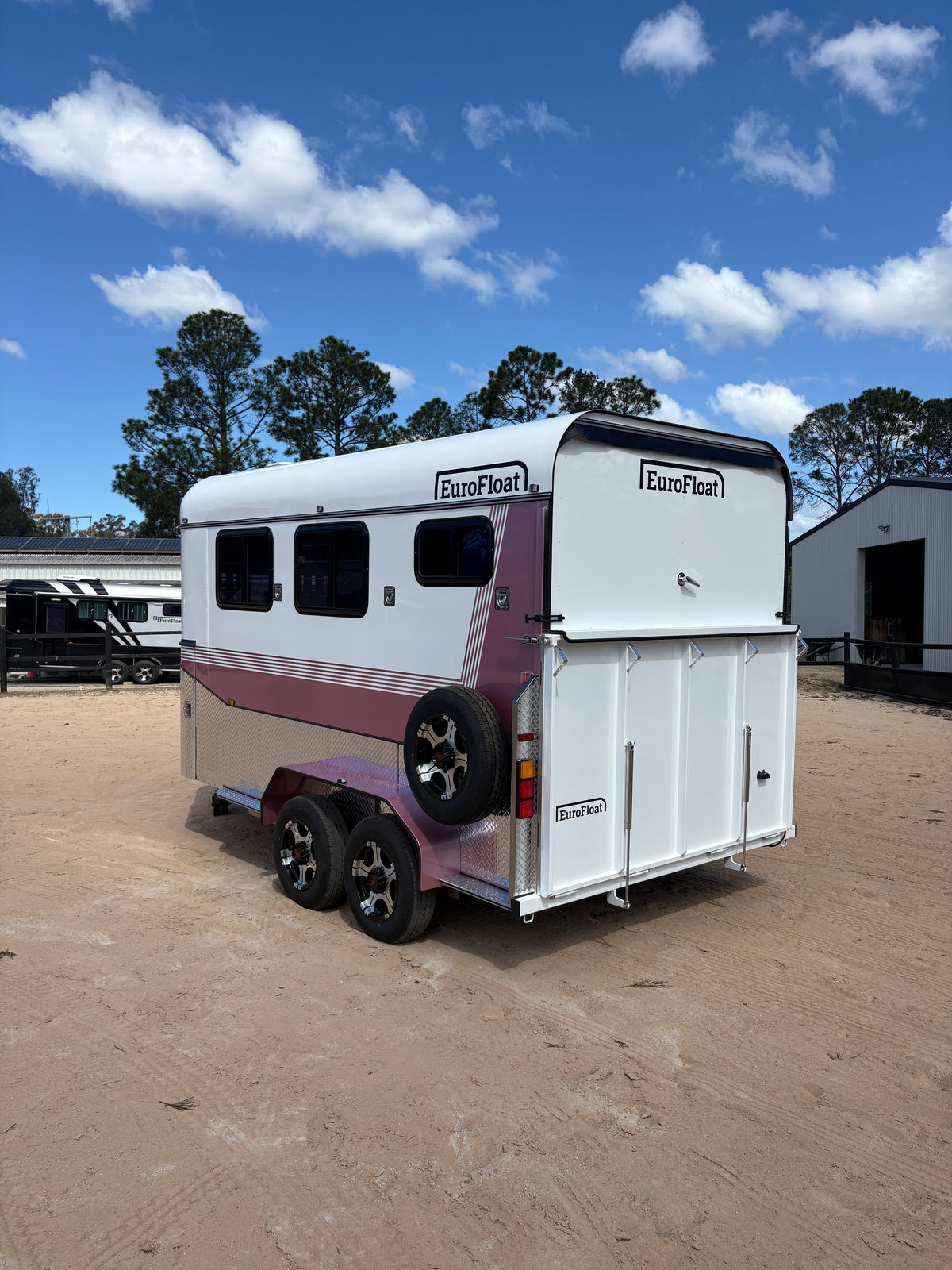 2 Horse Angle Load Camper Float L860 SN Classic