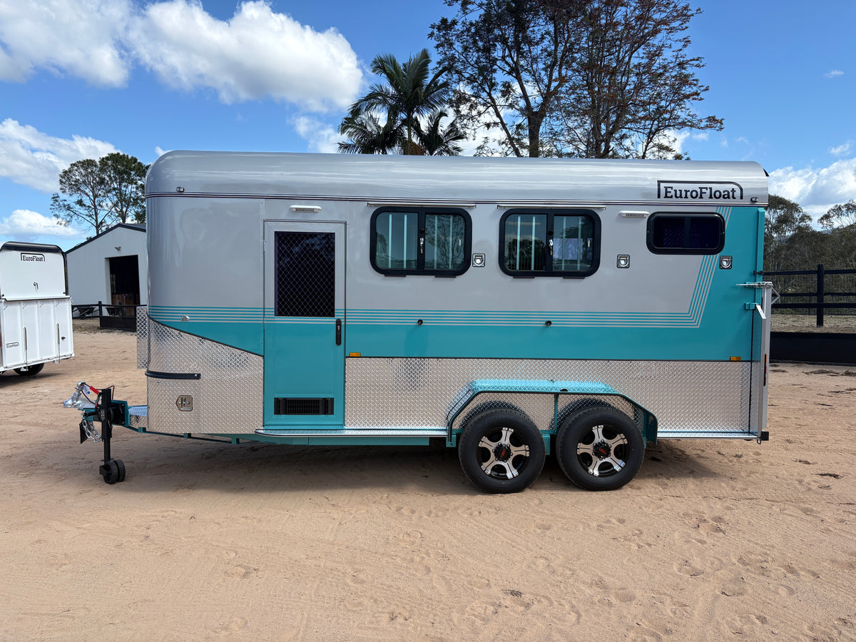 2 Horse Angle Load Camper Float Mid Overnighter SN 2.0