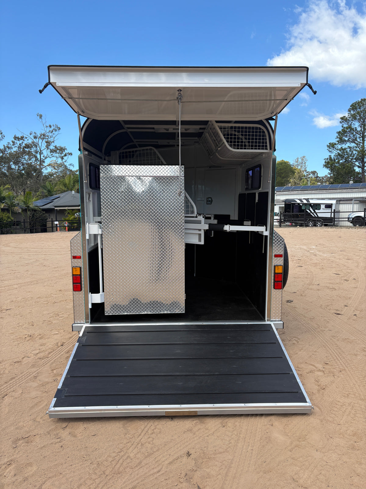 2 Horse Angle Load Camper Float Mid Overnighter SN 2.0