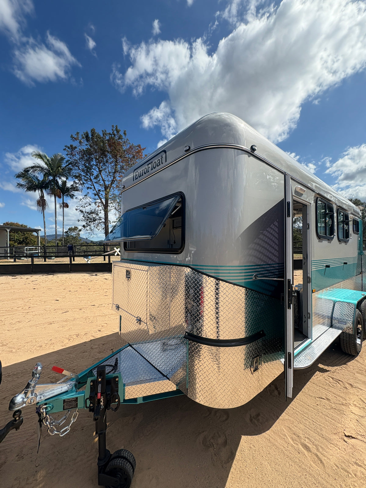 2 Horse Angle Load Camper Float Mid Overnighter SN 2.0