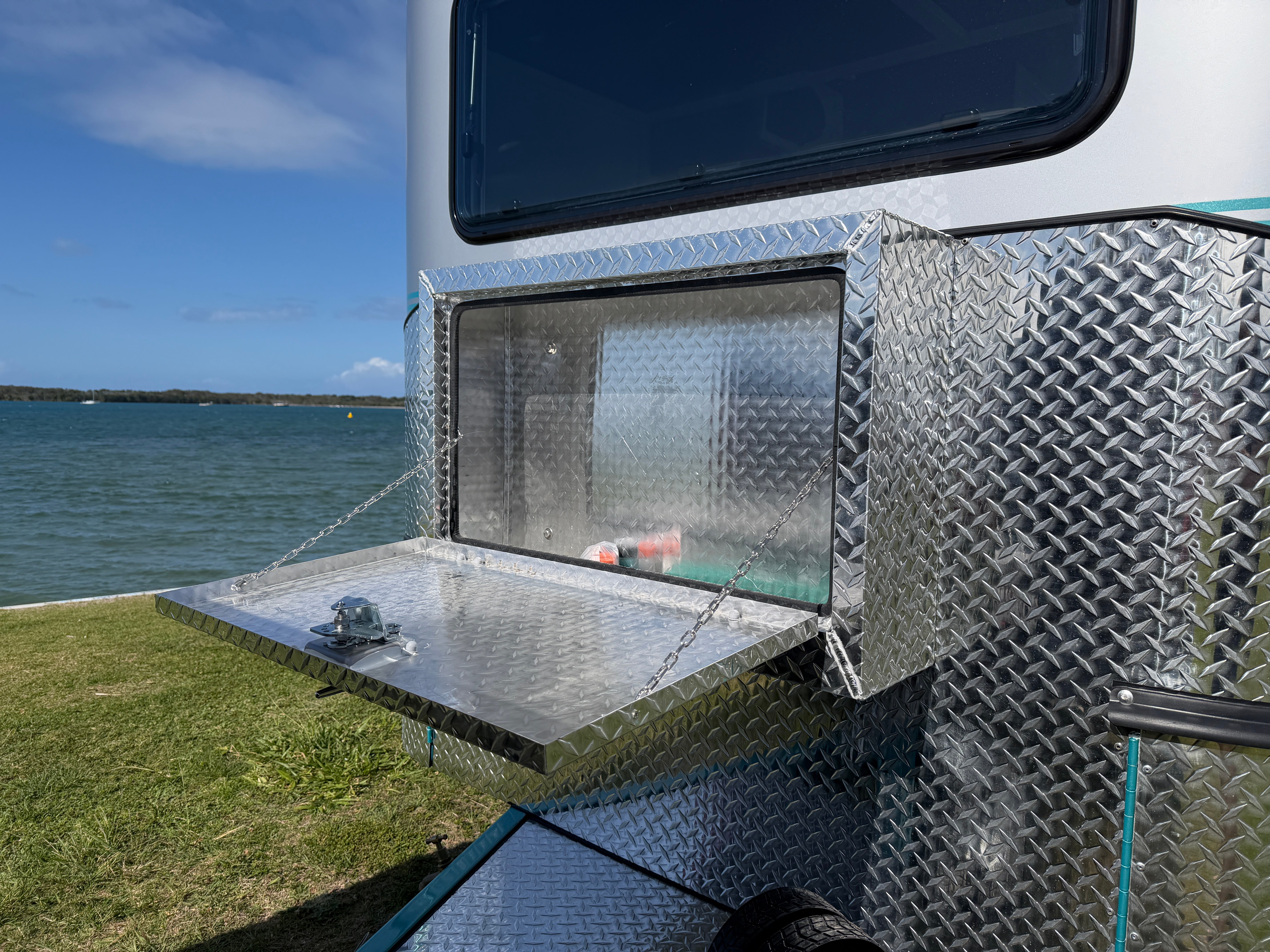 2 Horse Angle Load Camper Float Compact Overnighter SN 2.1