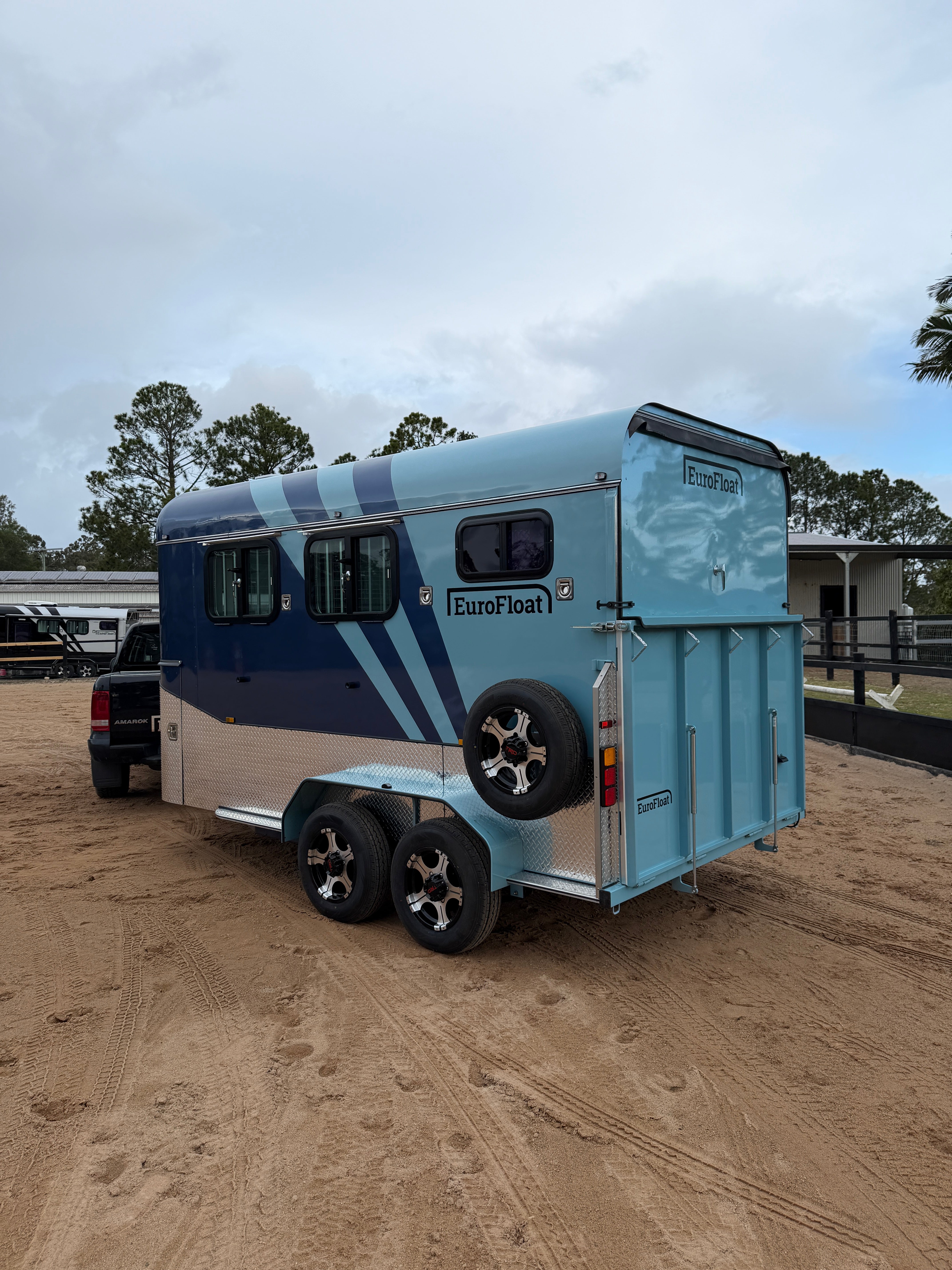 2 Horse Angle Load Camper Float L860 SN