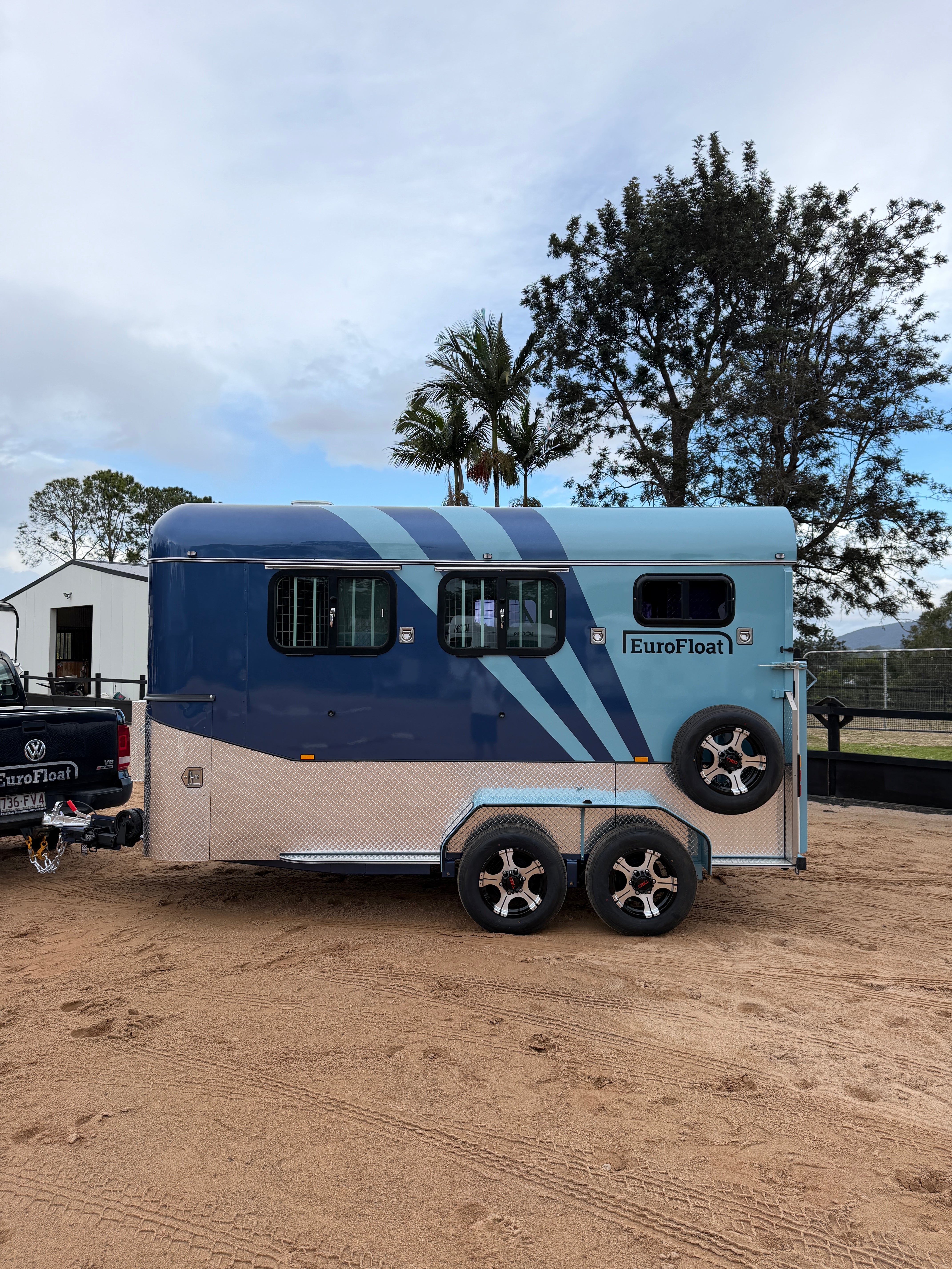 2 Horse Angle Load Camper Float L860 SN