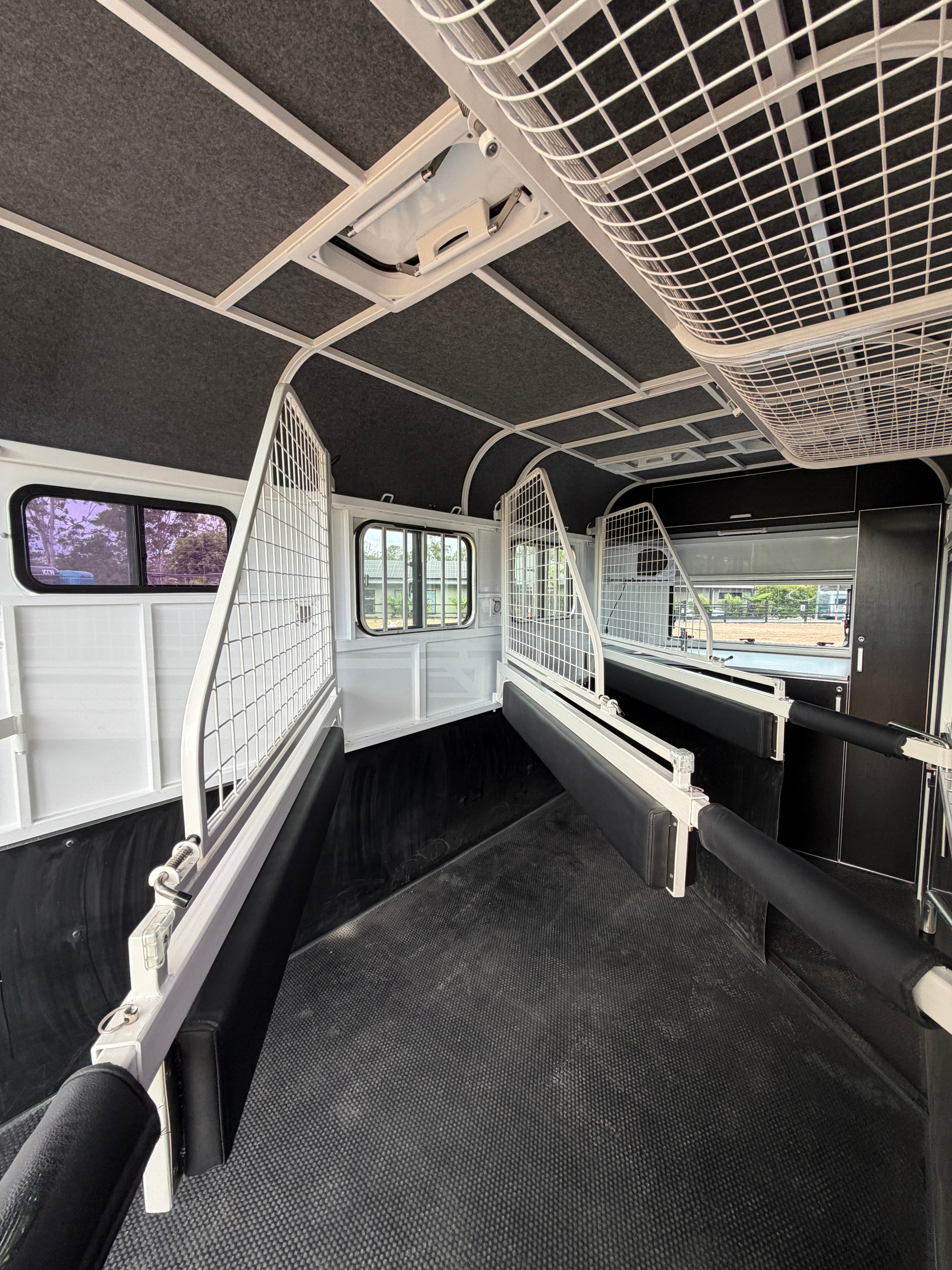 2 Horse Angle Load Camper Float L860 SN