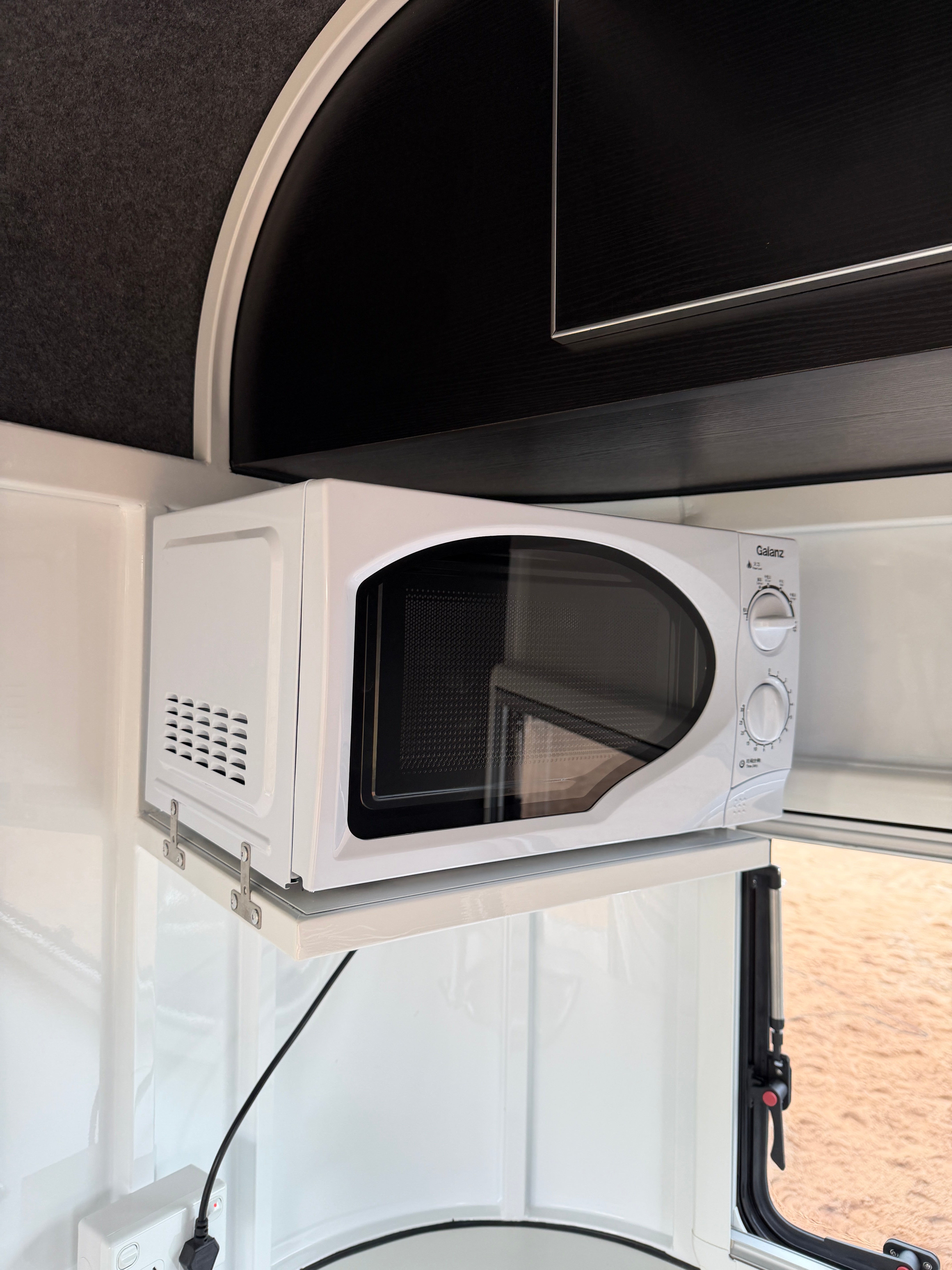 2 Horse Angle Load Camper Float L860 SN