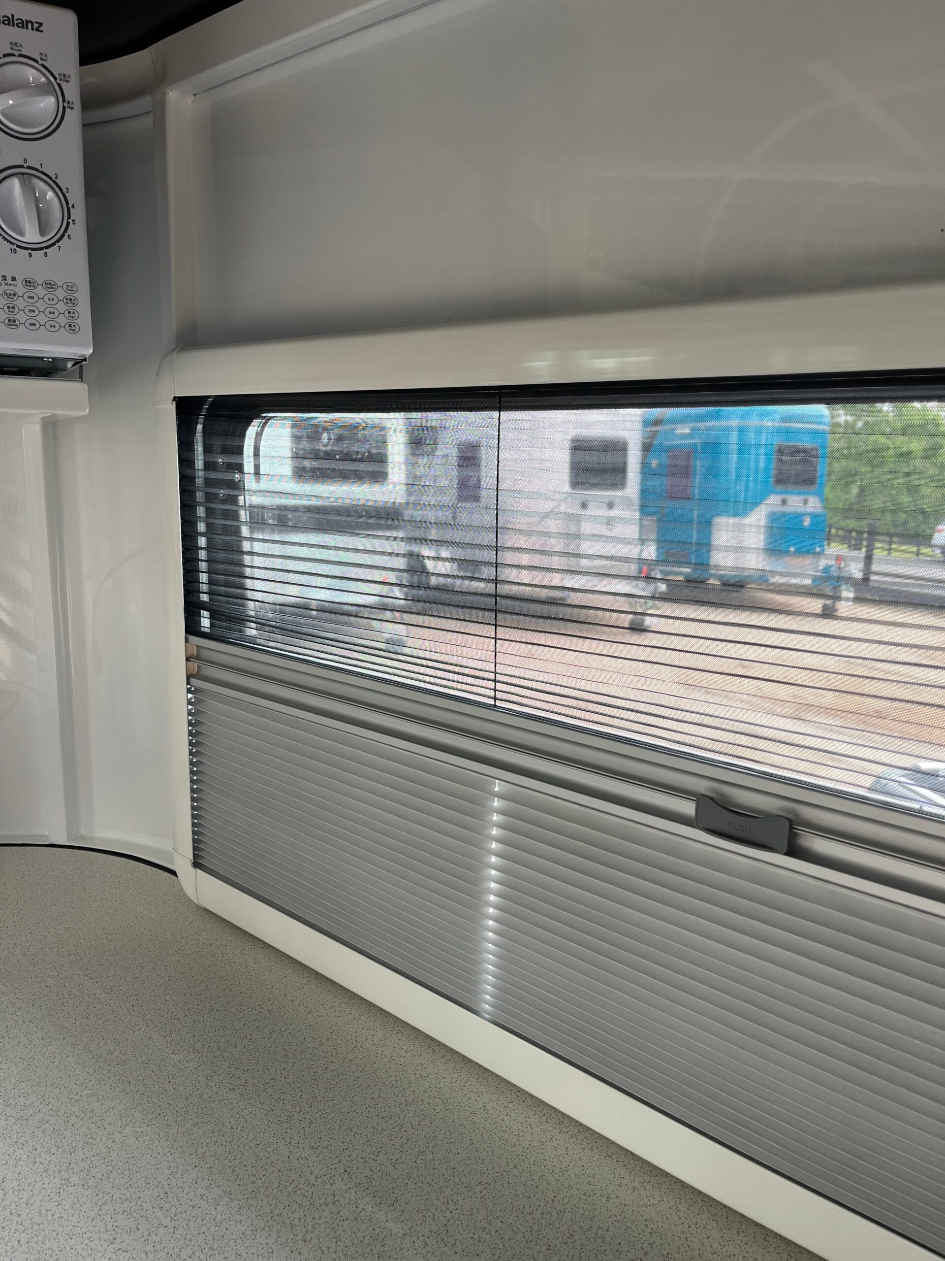 2HAL-L860 SN Prestige Series Deluxe Package