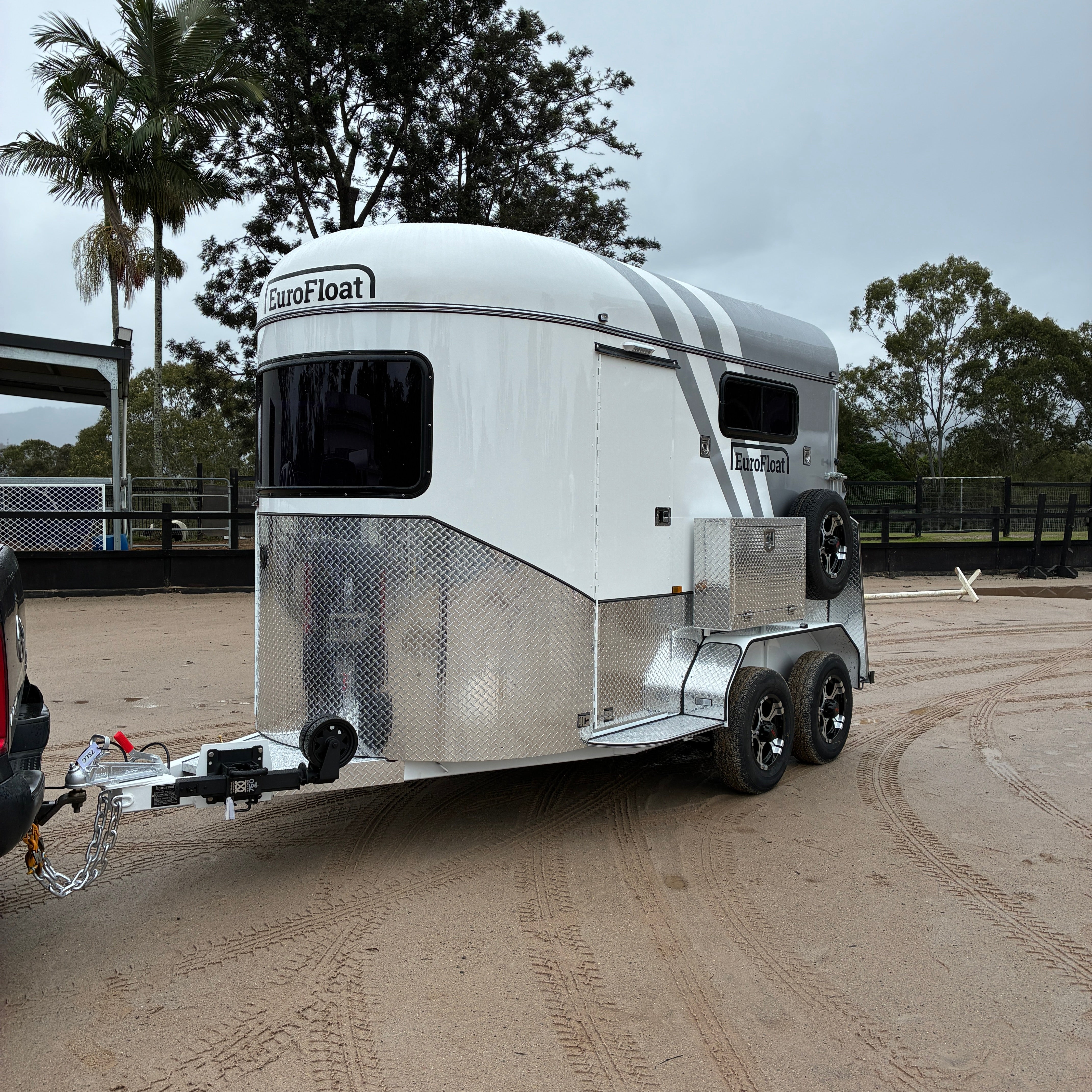 2 Horse Straight Load Float L400 RN Classic