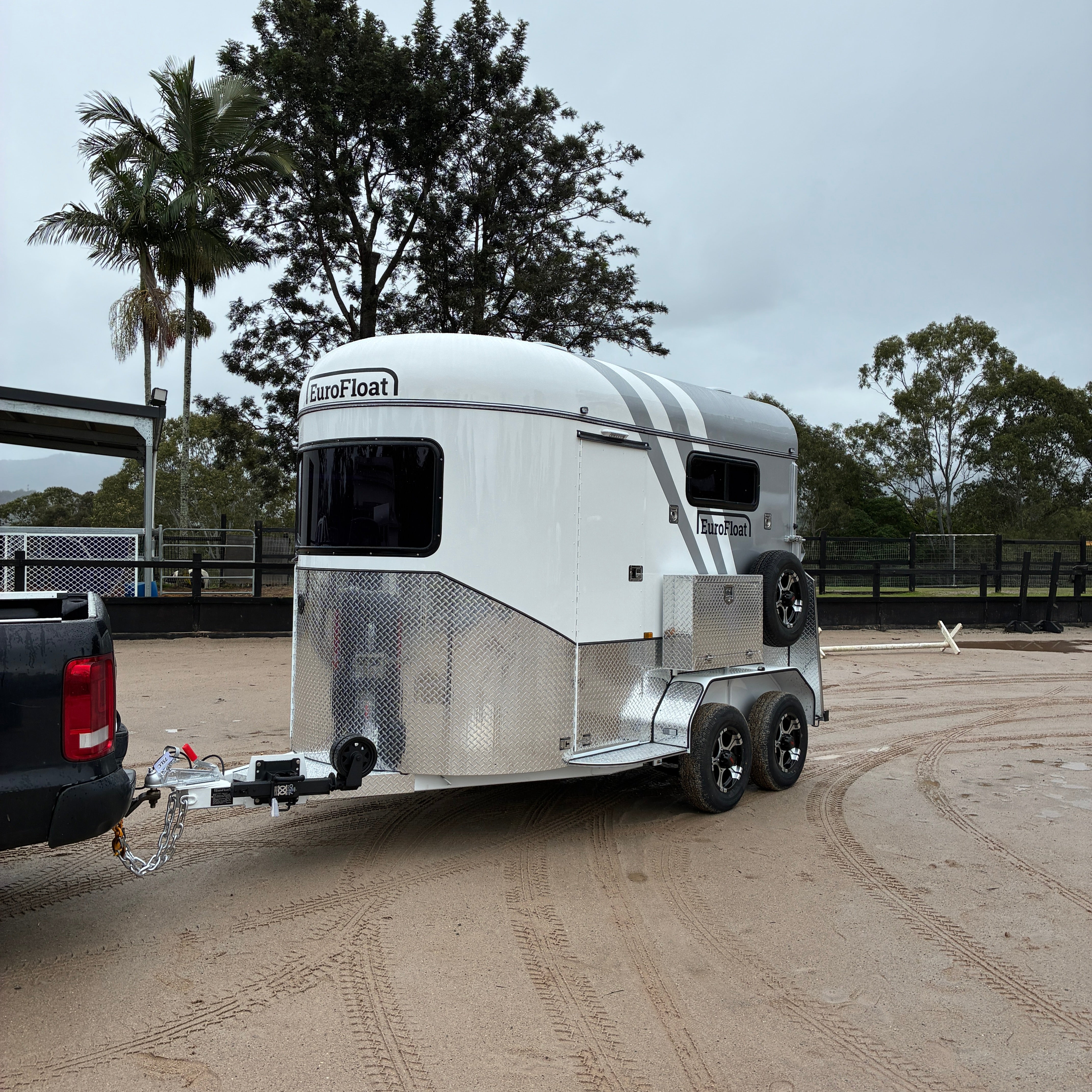 2 Horse Straight Load Float L400 RN Classic