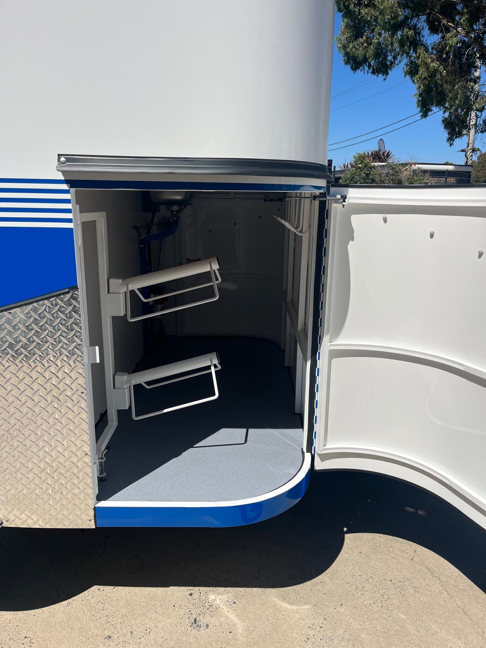 2HSL-L600 SN WB Prestige Series Standard Package