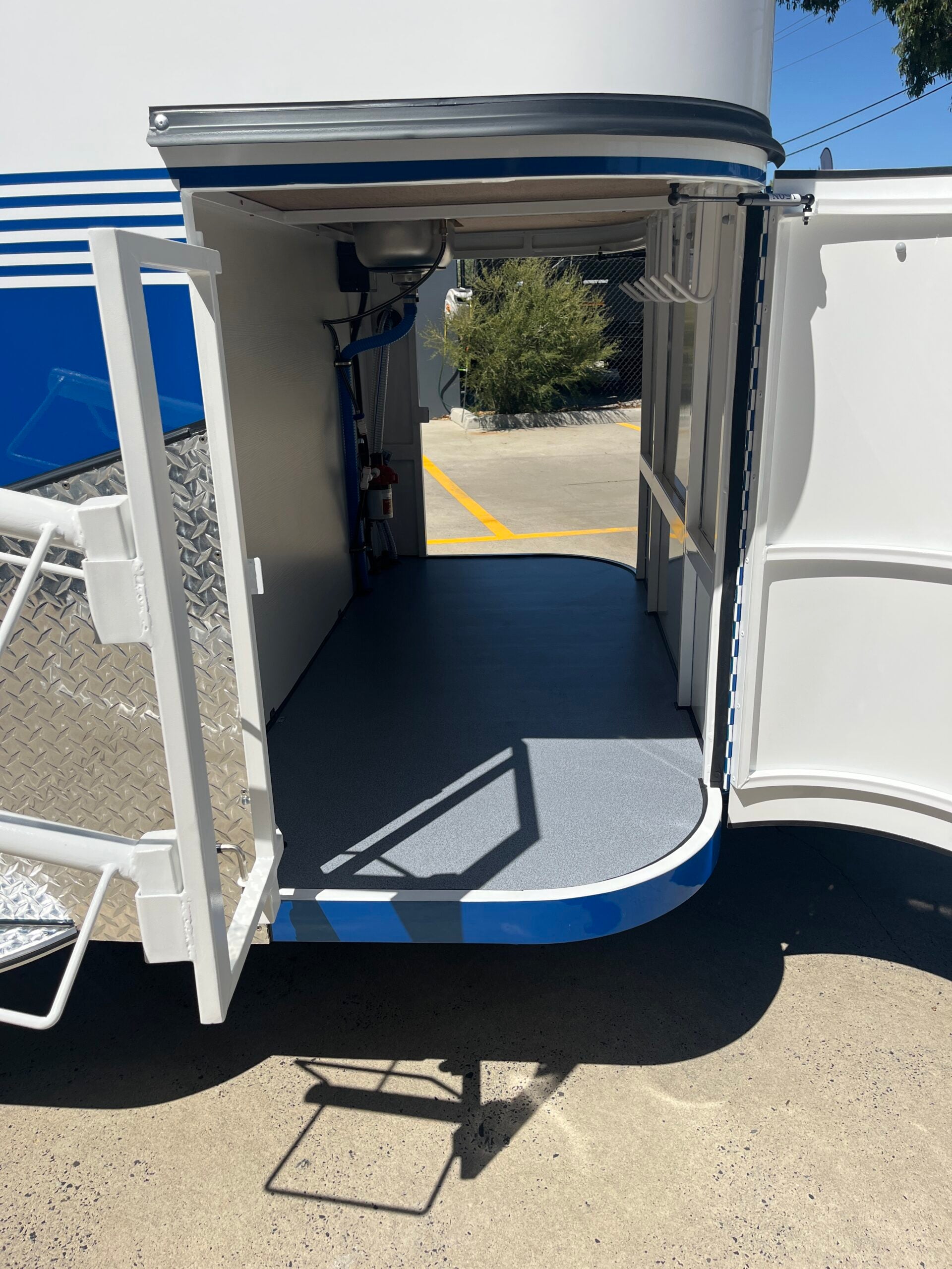 2HSL-L600 SN WB Prestige Series Standard Package