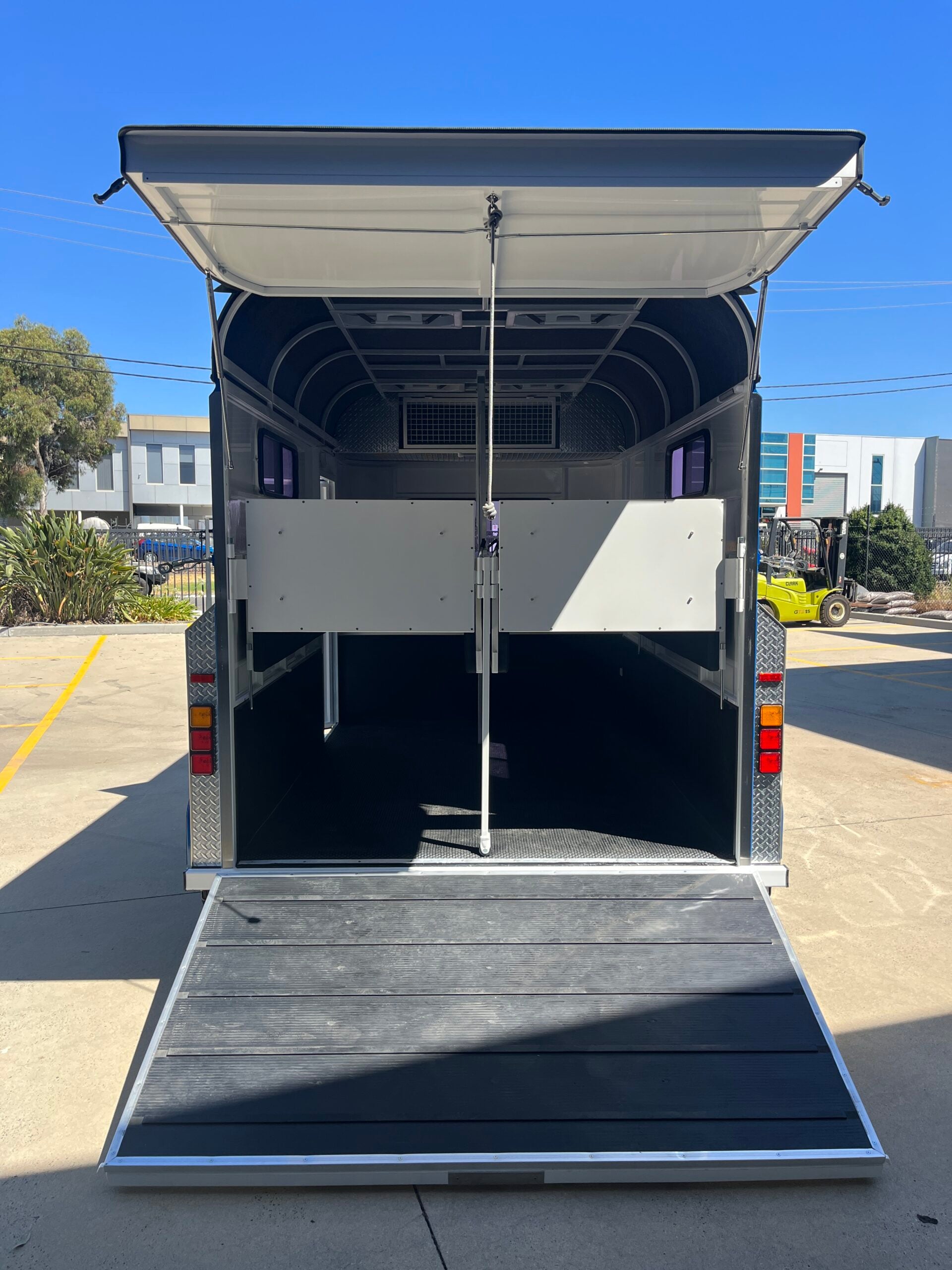 2HSL-L600 SN WB Prestige Series Standard Package