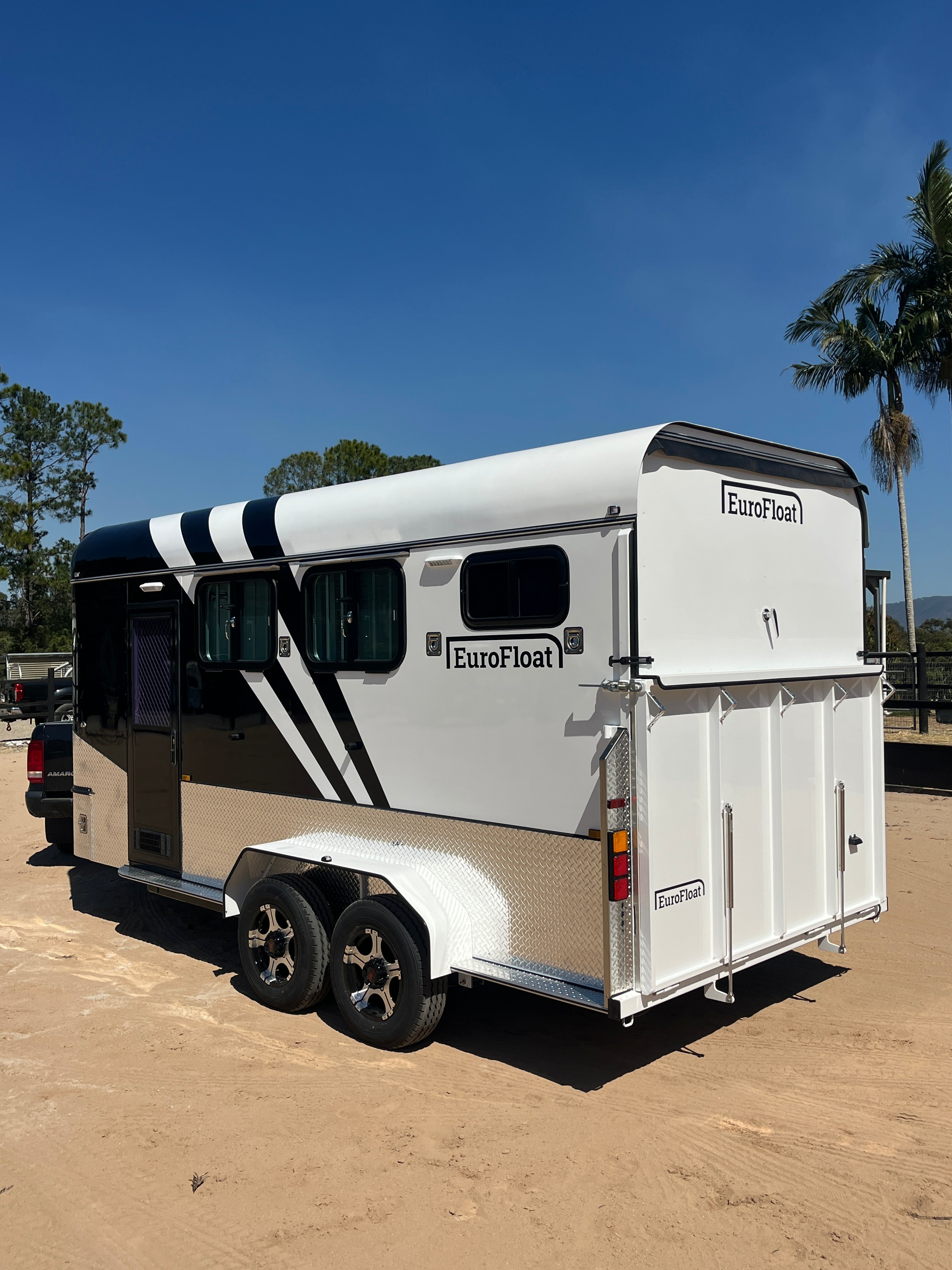 2 Horse Angle Load Camper Float Mid Overnighter SN 2.1