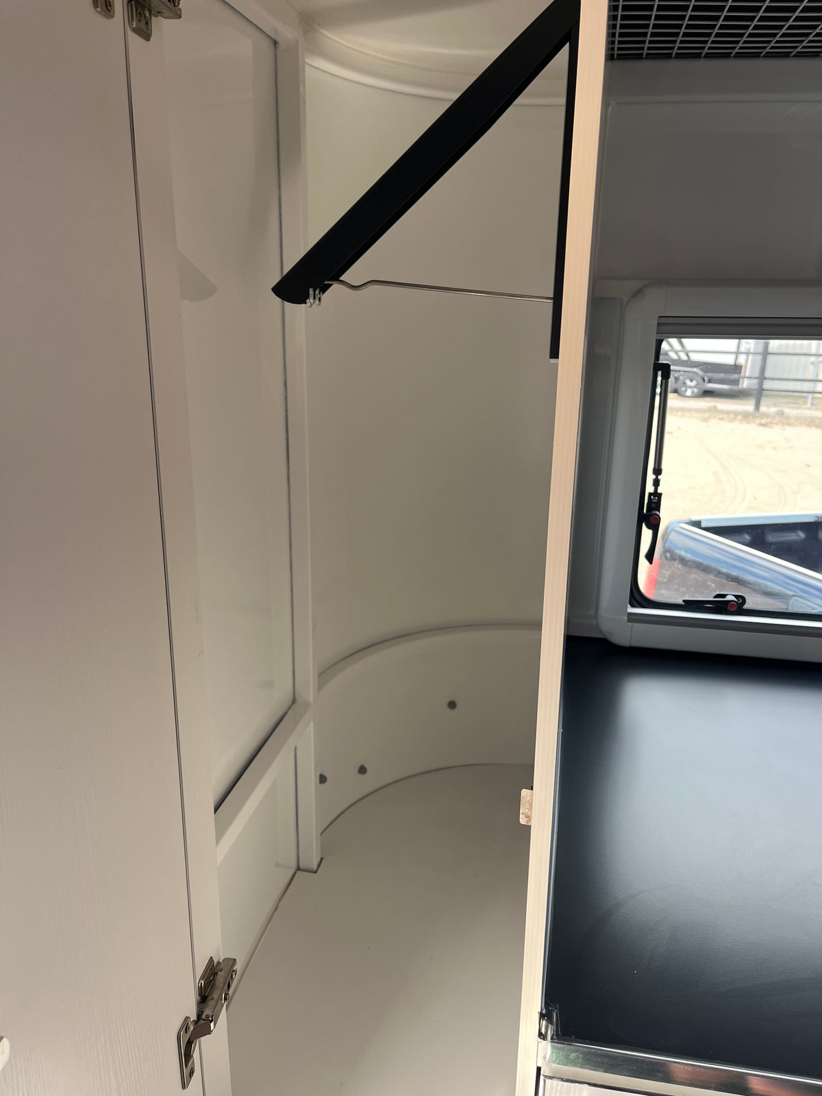 2 Horse Straight Load Camper Float L600 SN