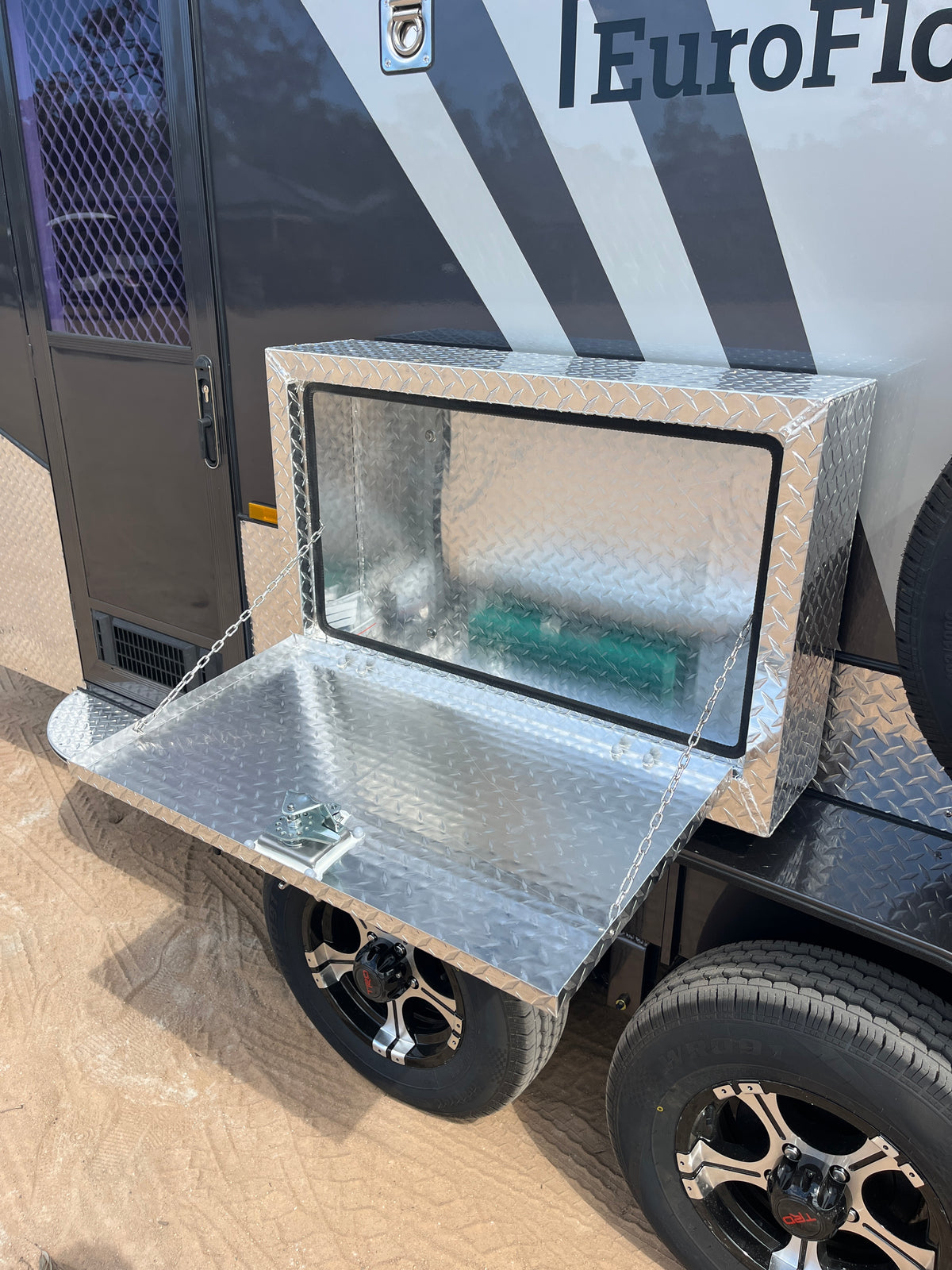 2 Horse Straight Load Camper Float L600 SN