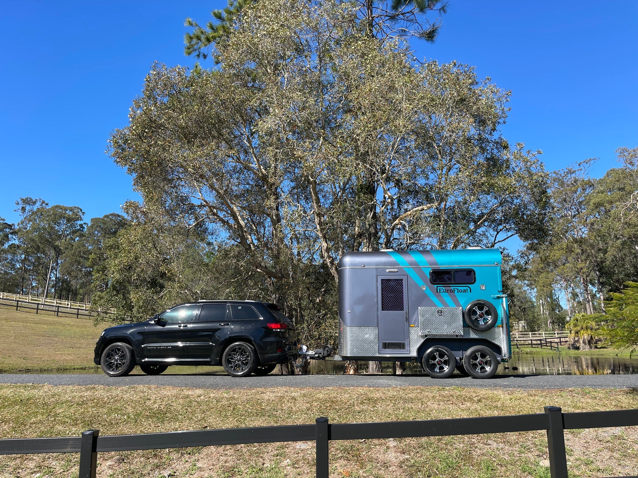 2 Horse Straight Load Camper Float L500 SN