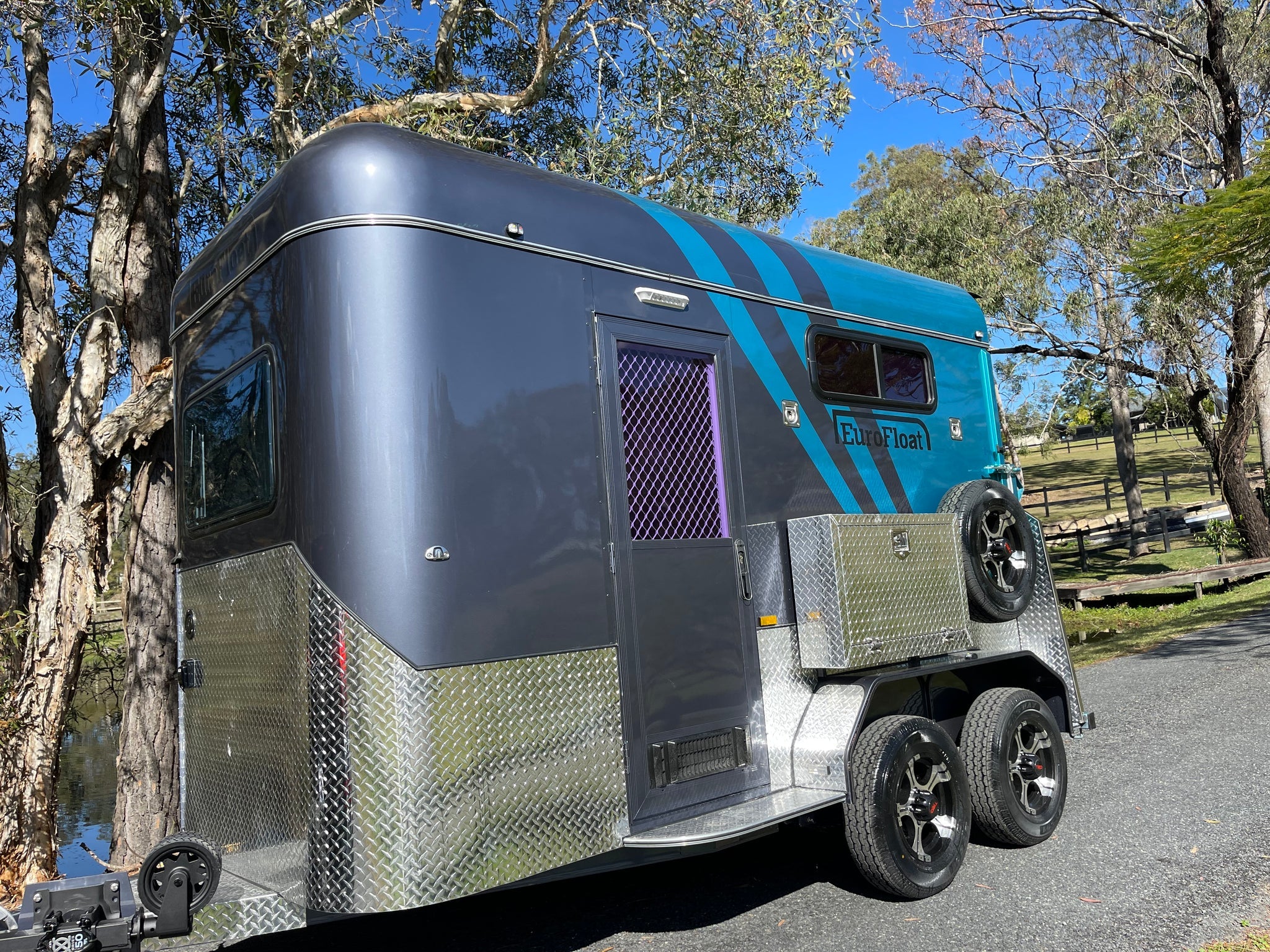 2 Horse Straight Load Camper Float L500 SN
