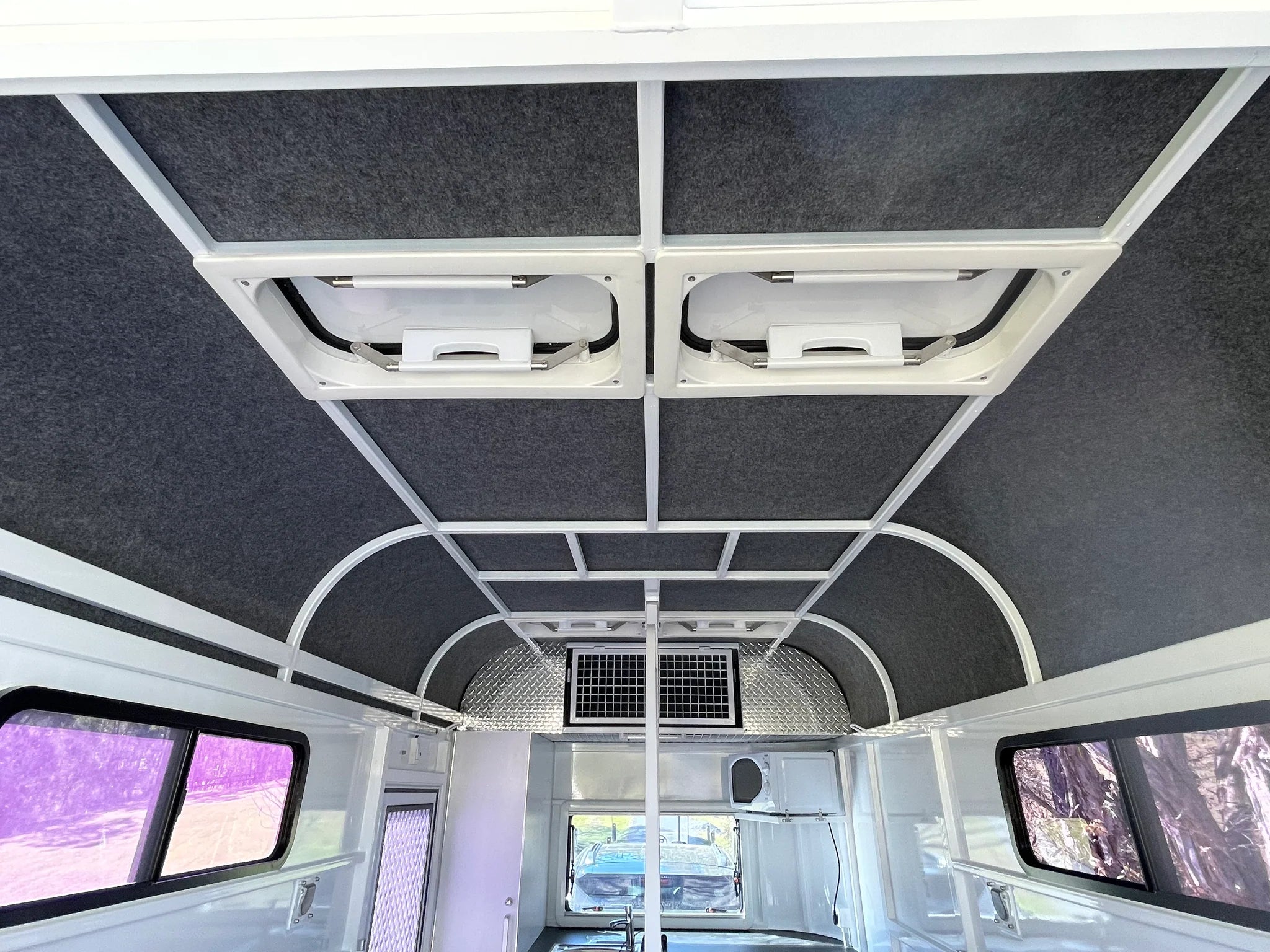 2 Horse Straight Load Camper Float L500 SN